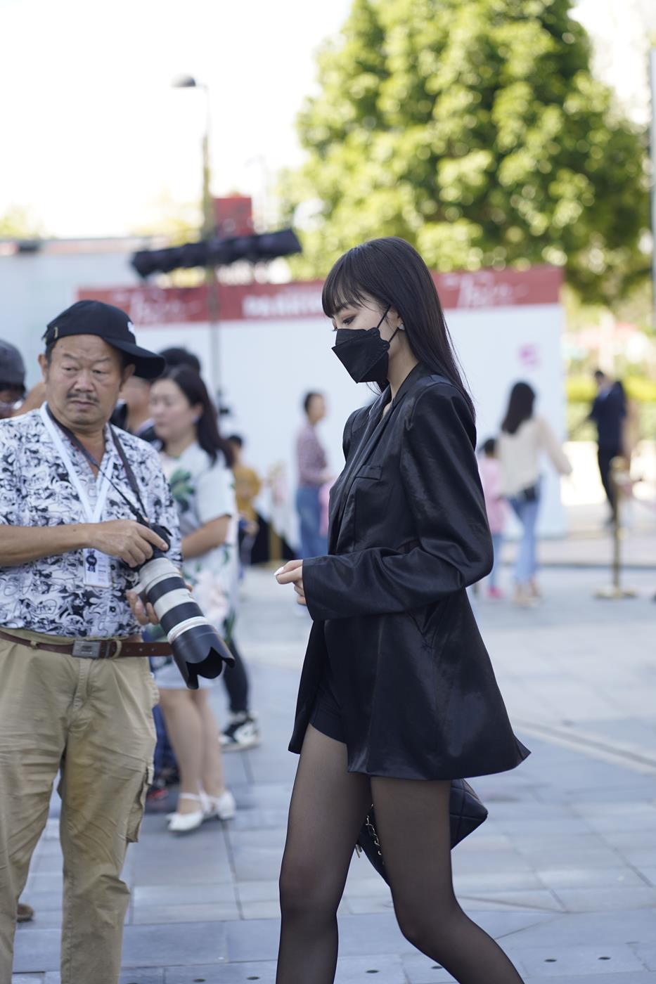 图片[2]-精选魔镜街拍 NO.155 黑丝苗条 [52P]-草丛看图