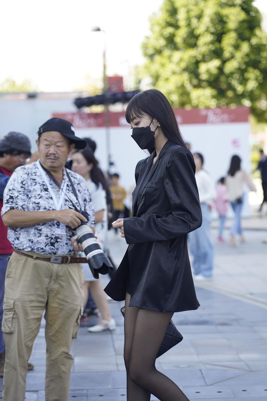 图片[3]-精选魔镜街拍 NO.155 黑丝苗条 [52P]-草丛看图