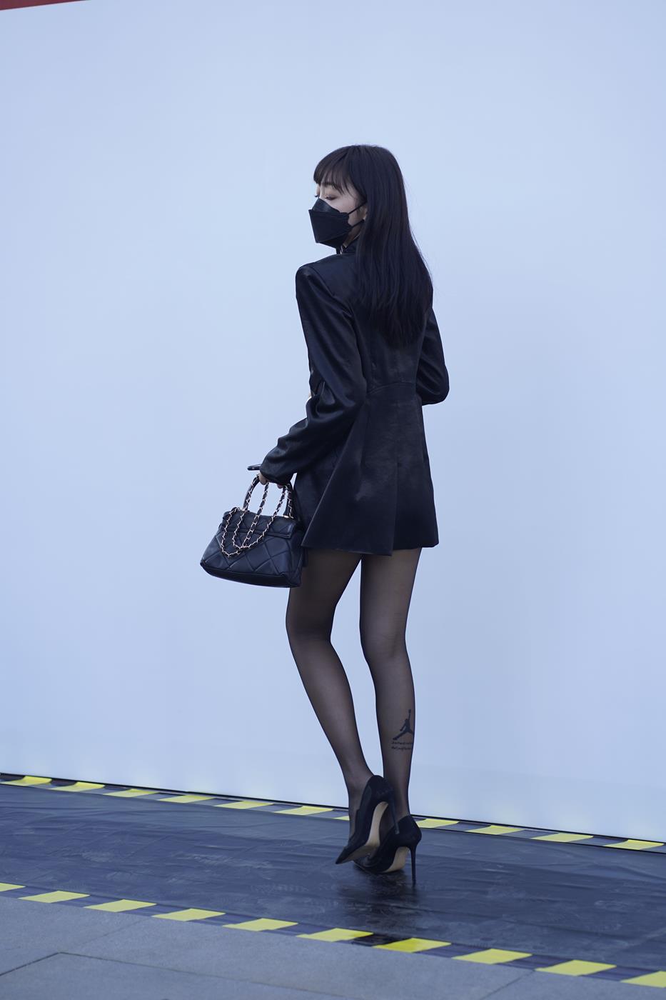 图片[4]-精选魔镜街拍 NO.155 黑丝苗条 [52P]-草丛看图