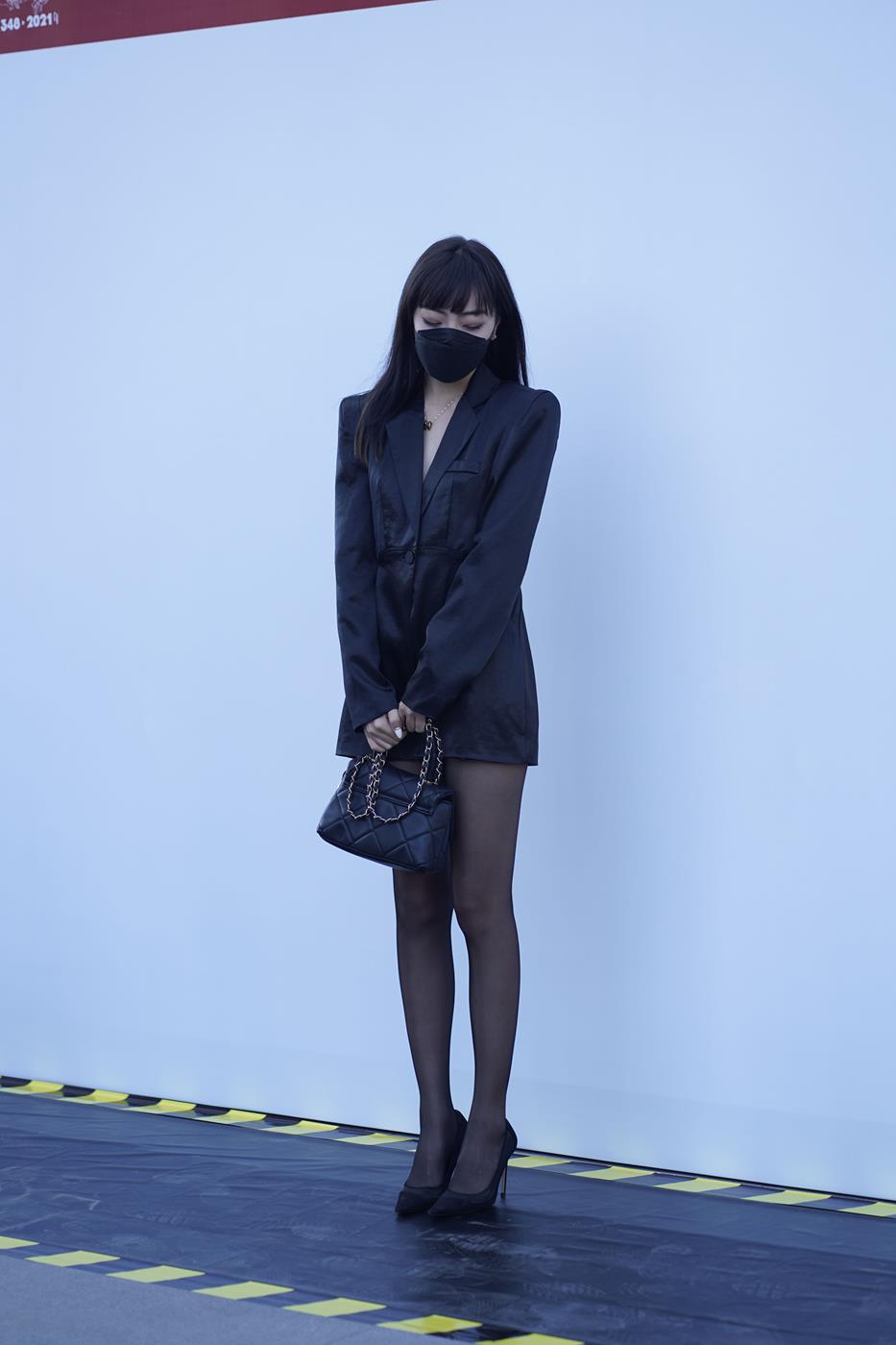 图片[7]-精选魔镜街拍 NO.155 黑丝苗条 [52P]-草丛看图