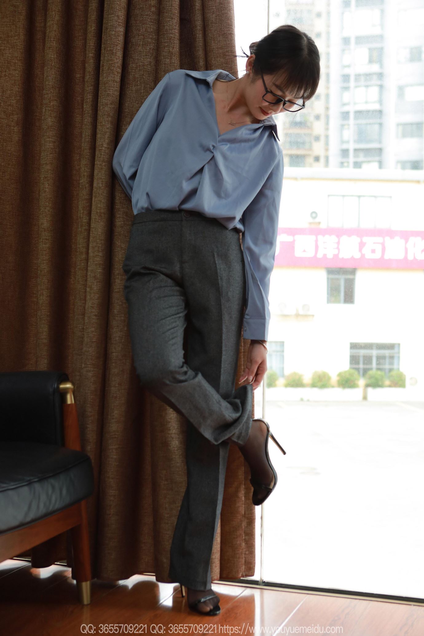 图片[4]-精选[IESS异思趣向] 2025.04.11 丝享家2025：小金《西裤里丝》[90P]-草丛看图