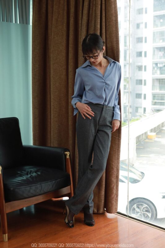 精选[IESS异思趣向] 2025.04.11 丝享家2025：小金《西裤里丝》[90P]-草丛看图