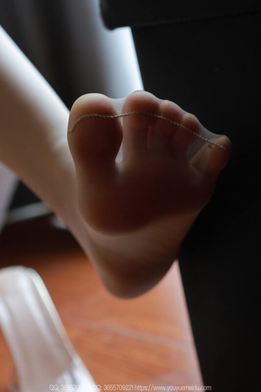 精选[IESS异思趣向] 2025.05.04 丝享家2044：小婕《女摄影师（上）》[85P]-草丛看图