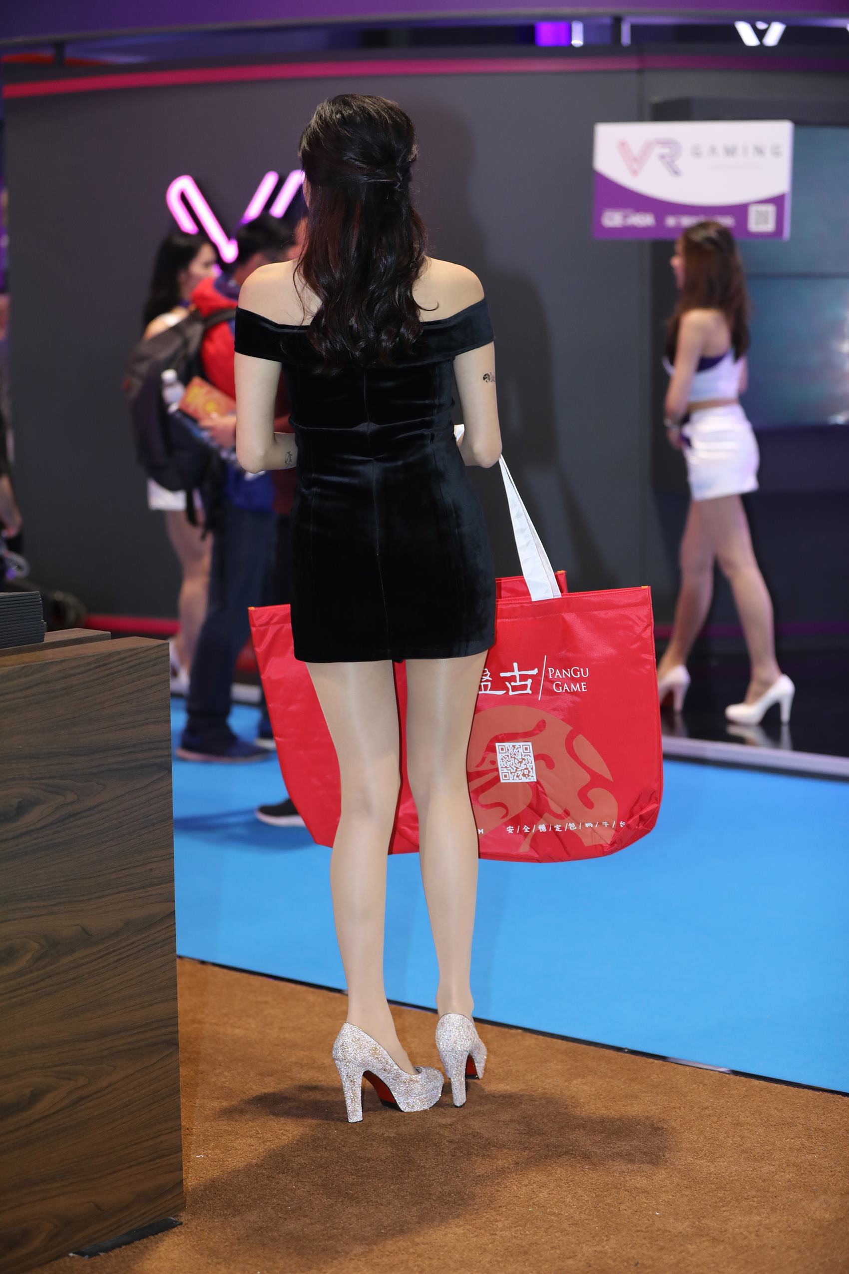 图片[6]-精选精选街拍作品 NO.1740 辉辉街拍作品 – 女神级别肉丝美腿[25P]-草丛看图