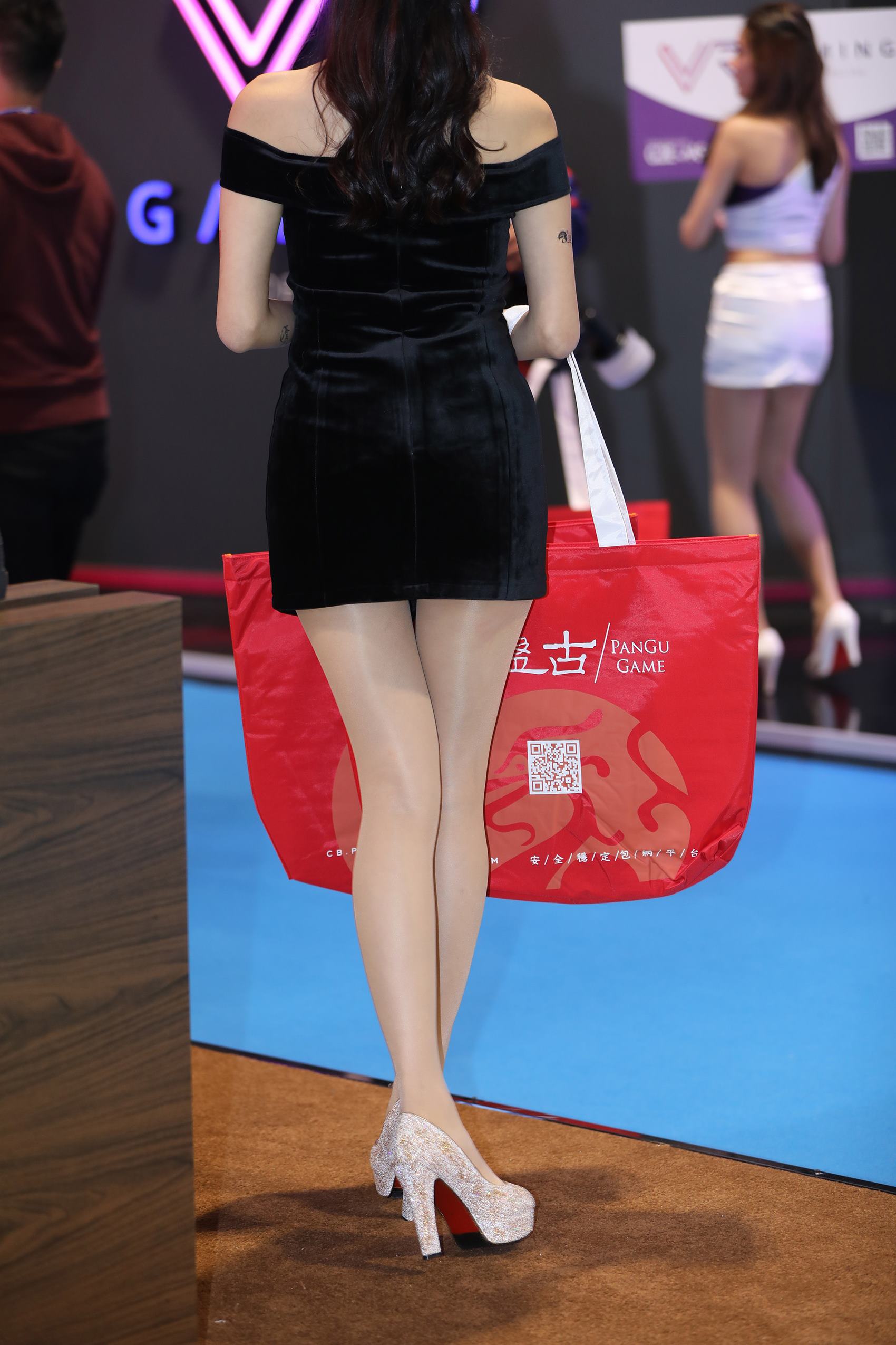 图片[7]-精选精选街拍作品 NO.1740 辉辉街拍作品 – 女神级别肉丝美腿[25P]-草丛看图