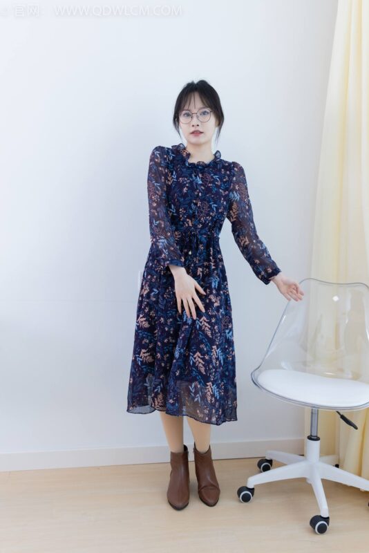 精选勿恋传媒 NO.2292 小酒-短靴、厚肉丝、踩小蛋糕剧情[106P]-草丛看图