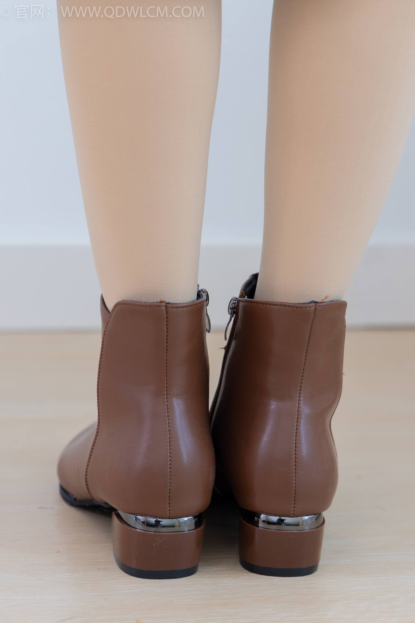 图片[5]-精选勿恋传媒 NO.2292 小酒-短靴、厚肉丝、踩小蛋糕剧情[106P]-草丛看图