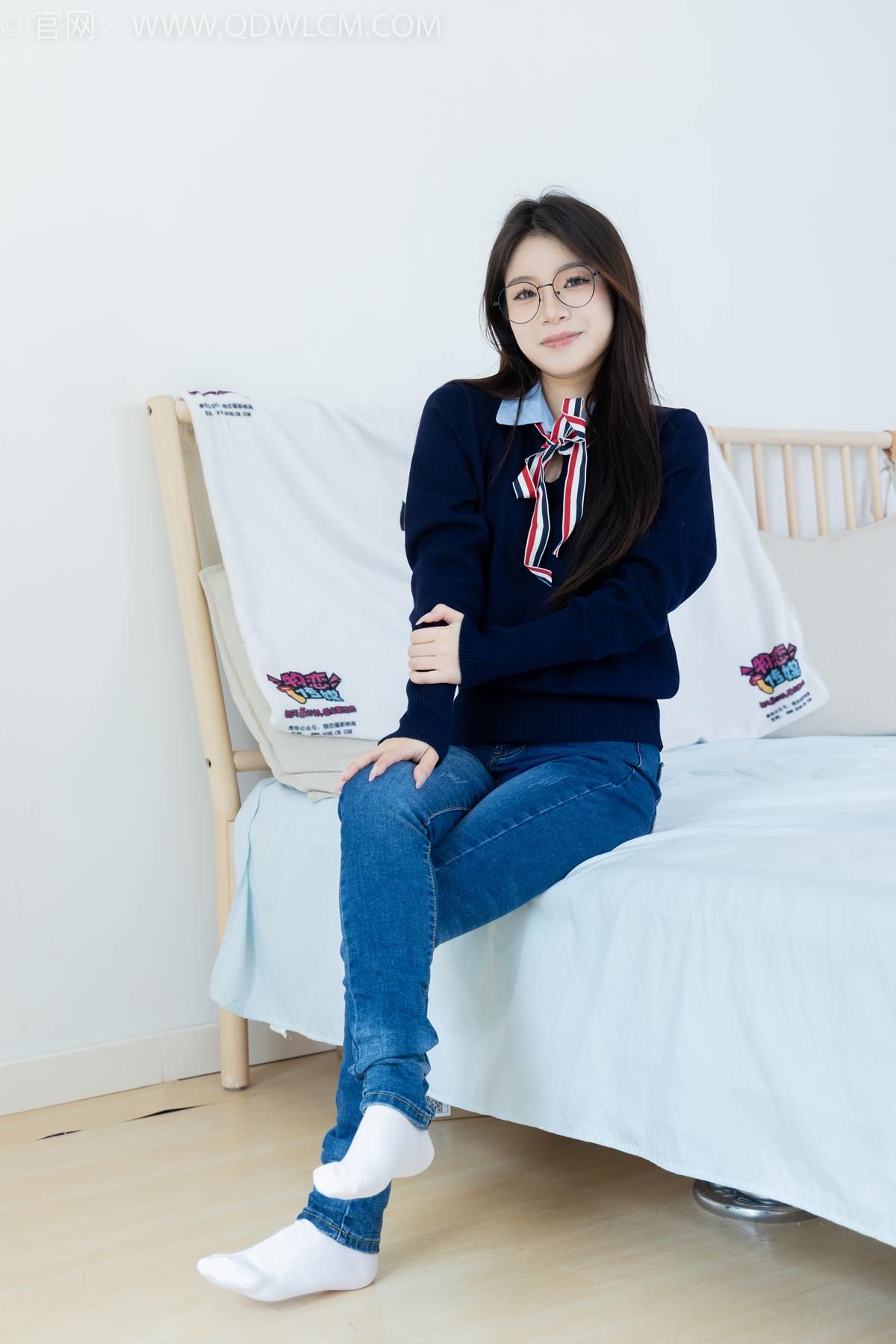 图片[3]-精选勿恋传媒 NO.2379 闪闪-帆布鞋、白棉袜、厚白丝小腿袜、裸足[128P]-草丛看图