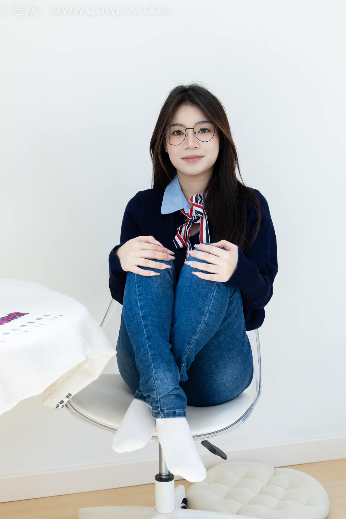 图片[4]-精选勿恋传媒 NO.2379 闪闪-帆布鞋、白棉袜、厚白丝小腿袜、裸足[128P]-草丛看图