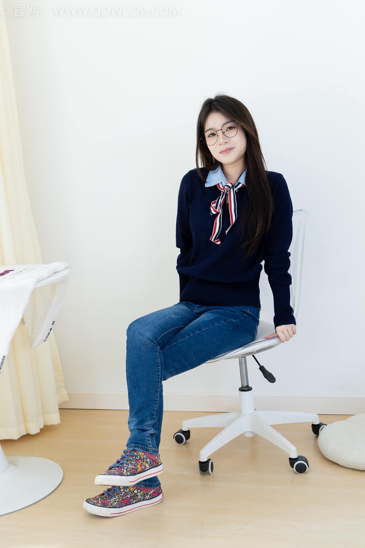 图片[6]-精选勿恋传媒 NO.2379 闪闪-帆布鞋、白棉袜、厚白丝小腿袜、裸足[128P]-草丛看图