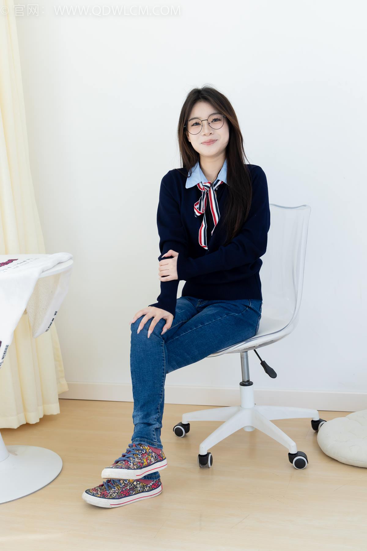 图片[7]-精选勿恋传媒 NO.2379 闪闪-帆布鞋、白棉袜、厚白丝小腿袜、裸足[128P]-草丛看图