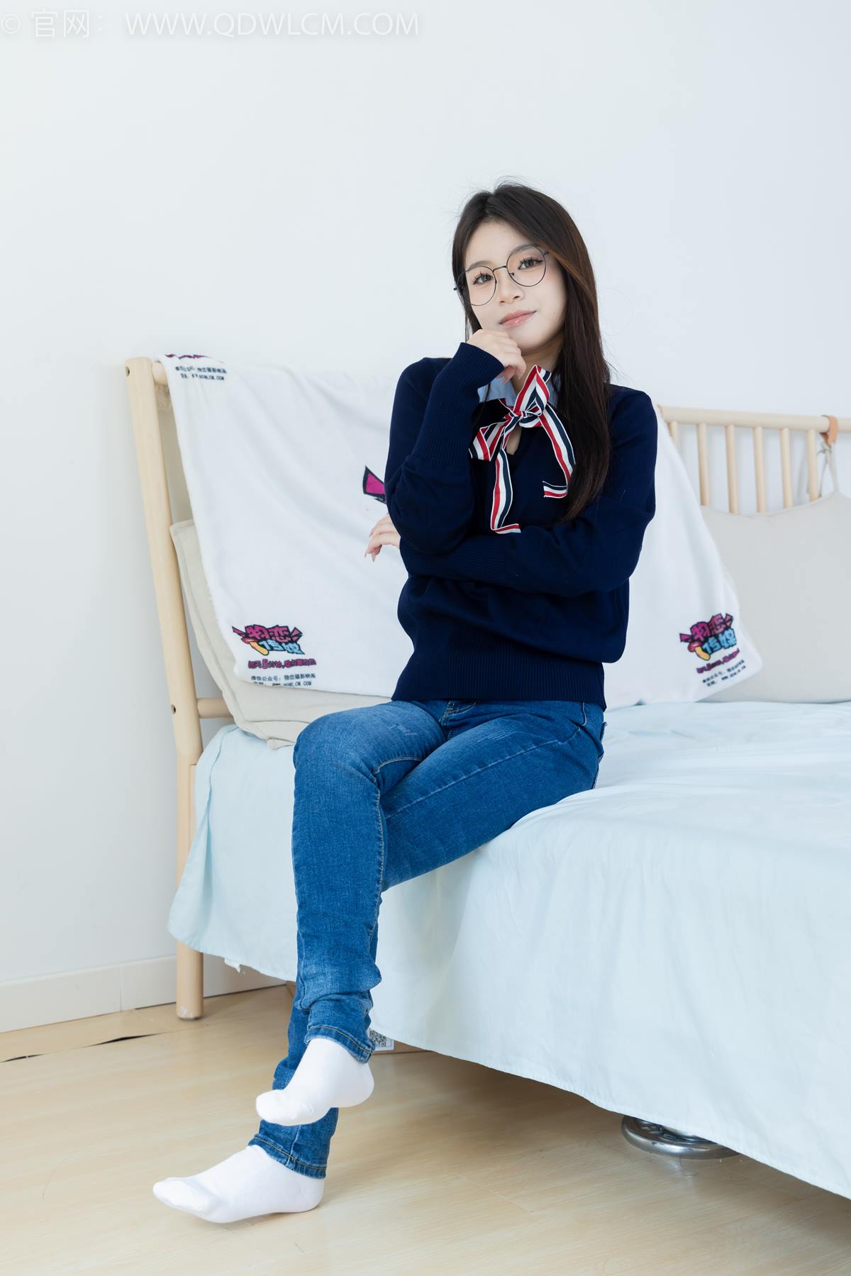 图片[8]-精选勿恋传媒 NO.2379 闪闪-帆布鞋、白棉袜、厚白丝小腿袜、裸足[128P]-草丛看图