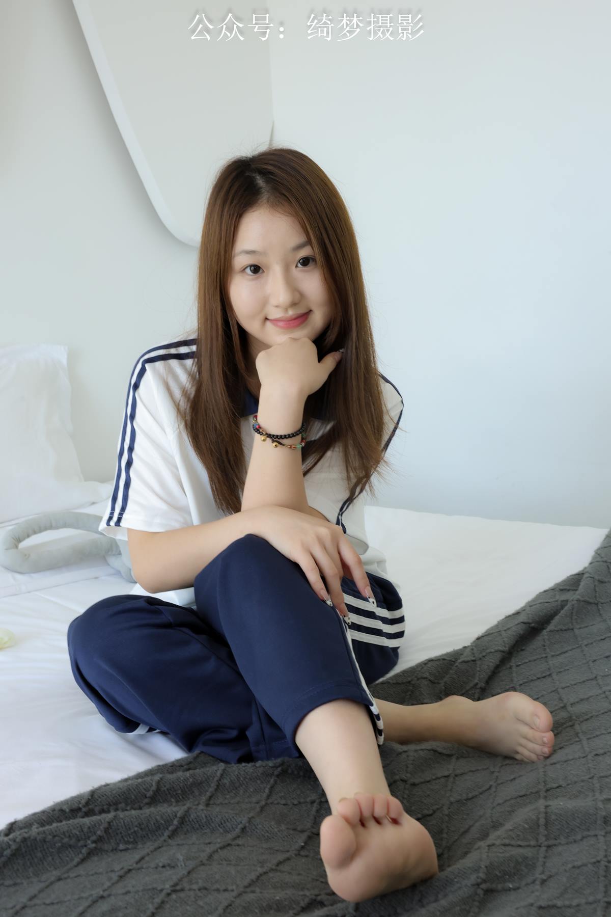 图片[1]-精选绮梦摄影 2024.09.18 NO.025 雨薇 珍藏无修无水印版[123P]-草丛看图