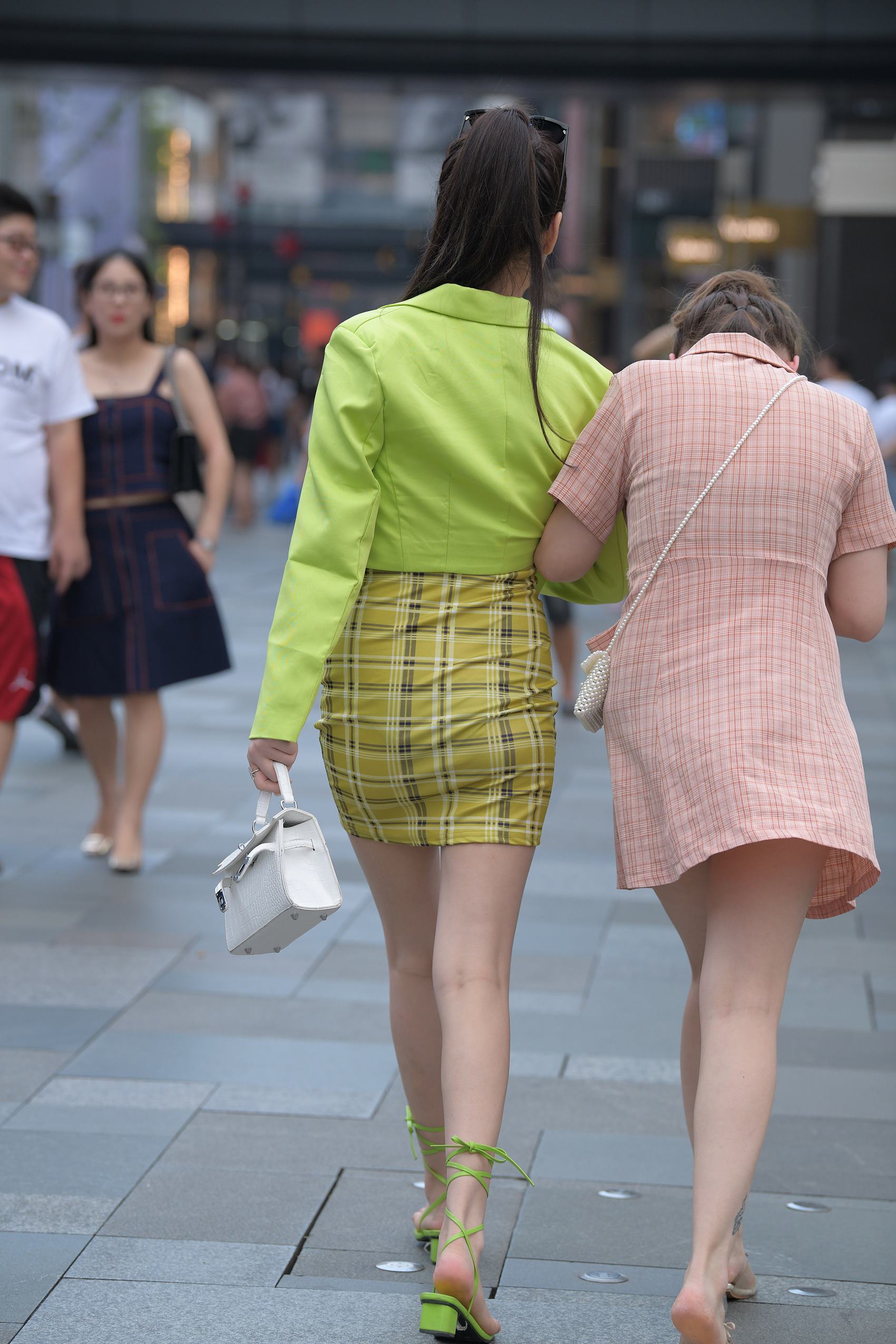 图片[3]-精选精选街拍作品 NO.1715 摄神街拍作品 – 好靓丽的美腿小解解[48P]-草丛看图