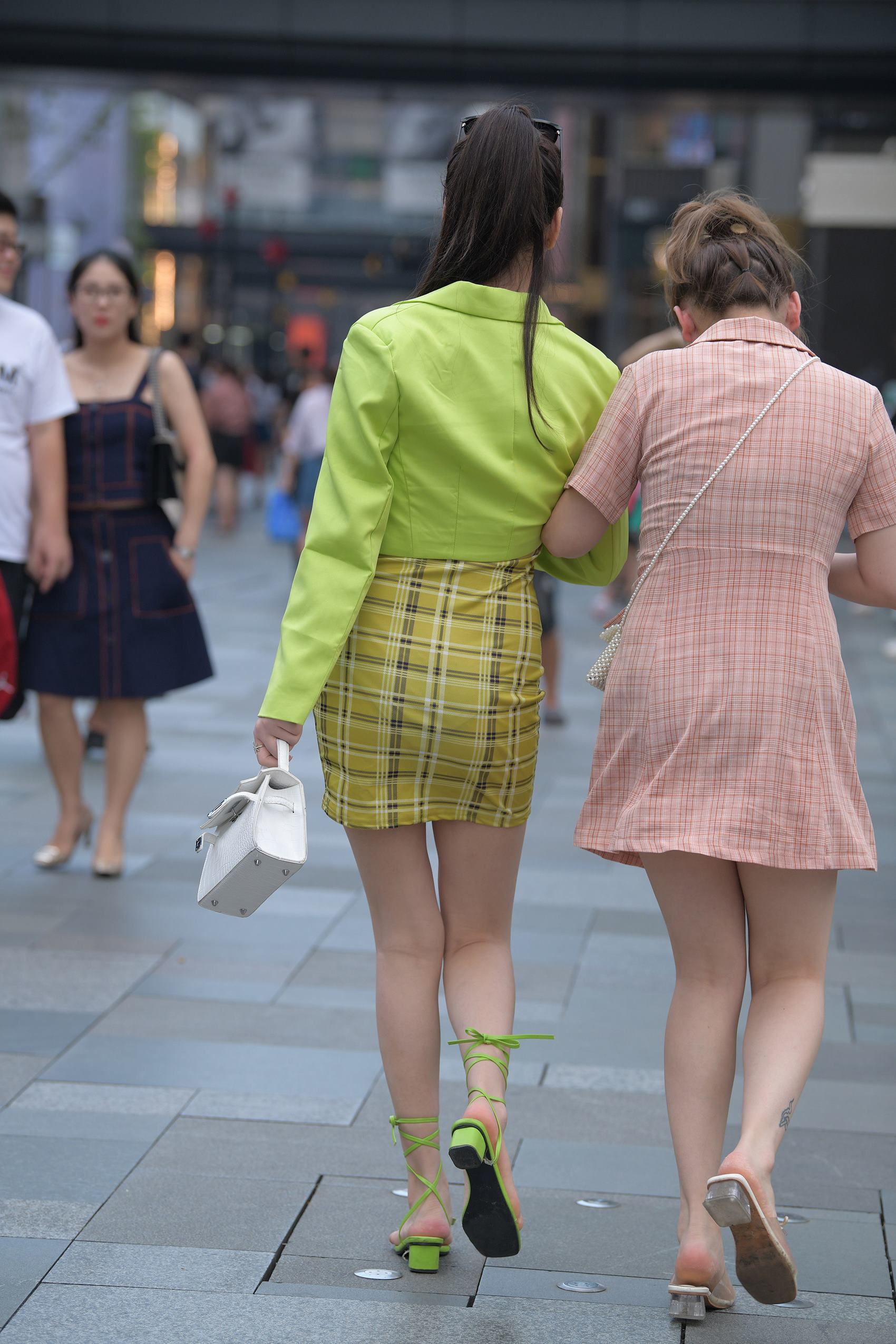 图片[4]-精选精选街拍作品 NO.1715 摄神街拍作品 – 好靓丽的美腿小解解[48P]-草丛看图