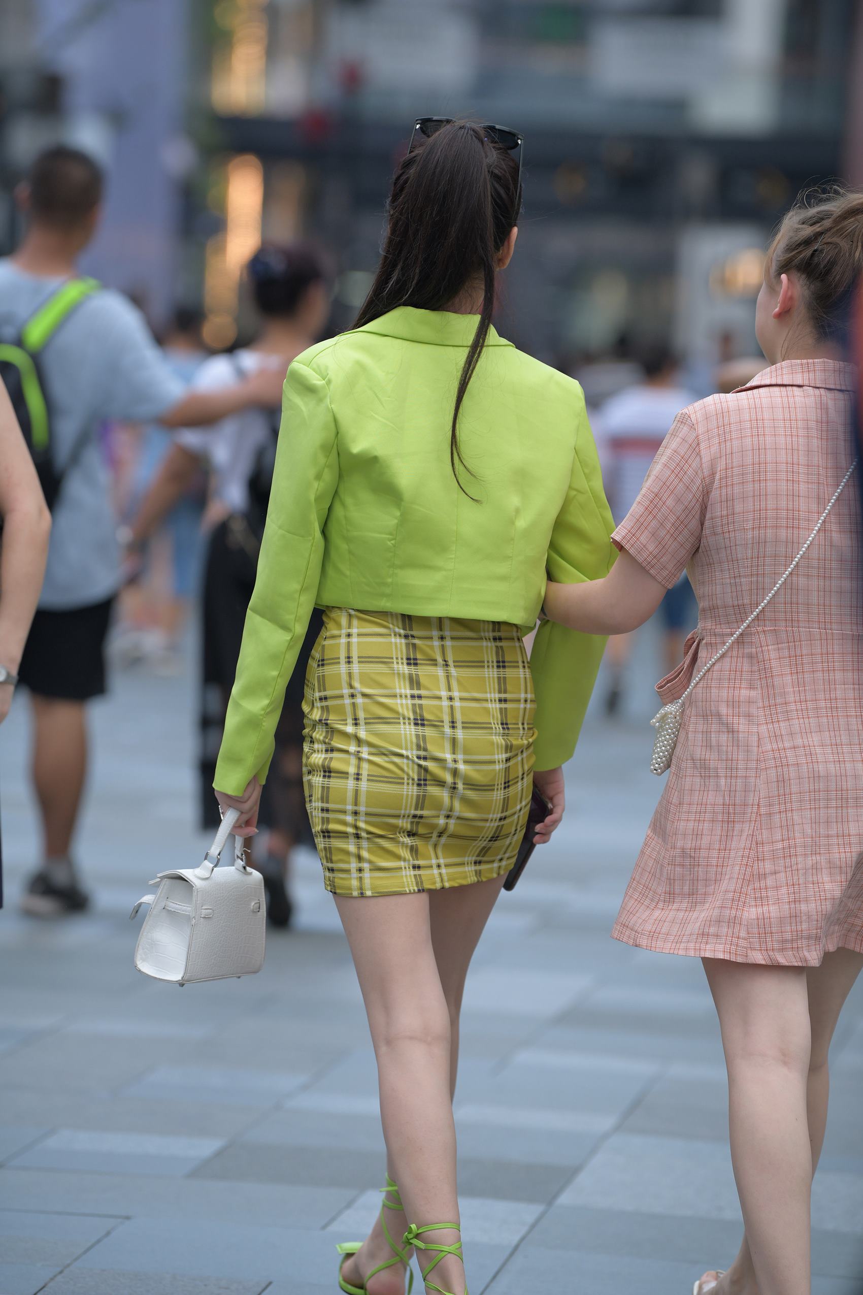 图片[8]-精选精选街拍作品 NO.1715 摄神街拍作品 – 好靓丽的美腿小解解[48P]-草丛看图