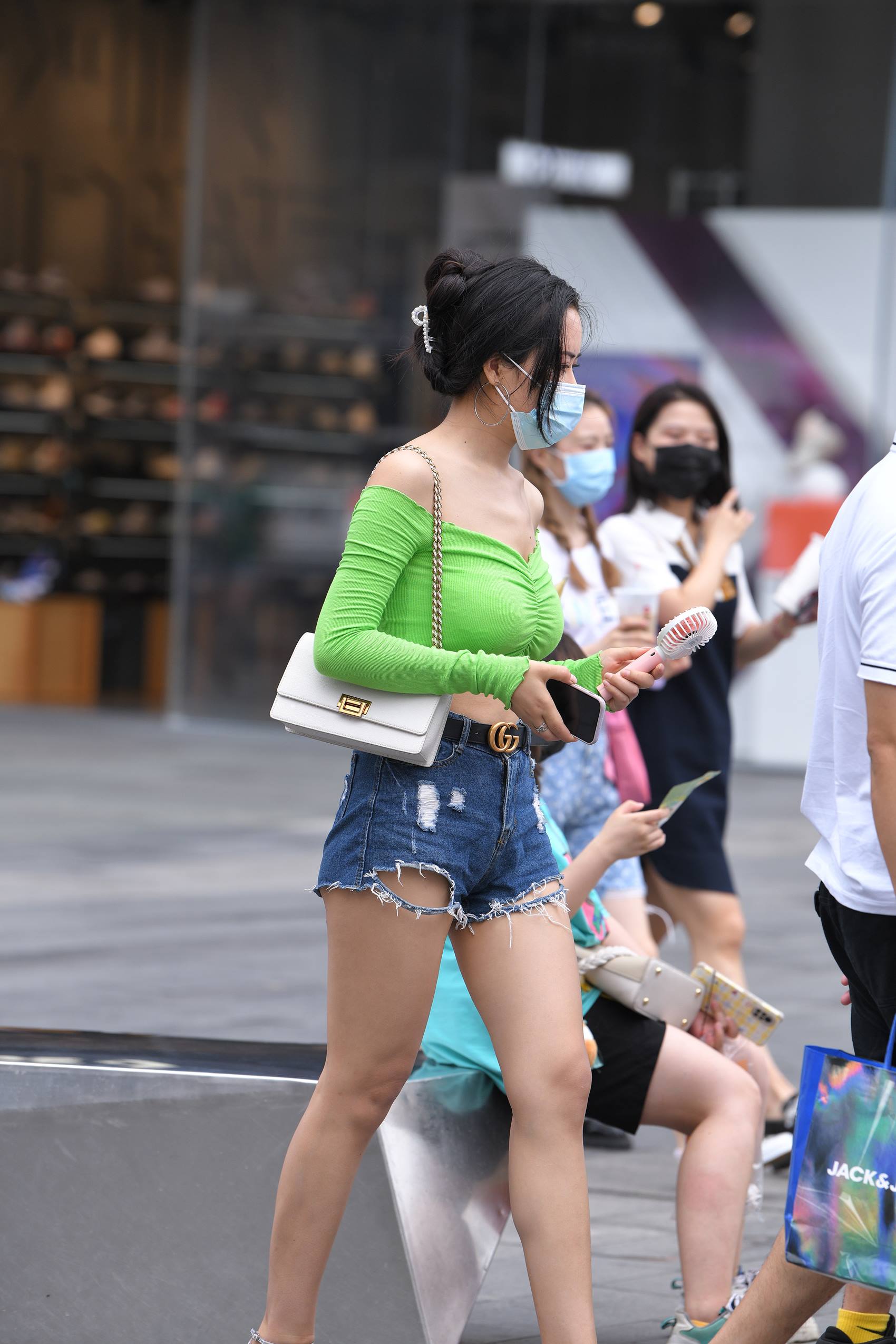 图片[3]-精选精选街拍作品 NO.1880 绿衣热裤高跟[84P]-草丛看图