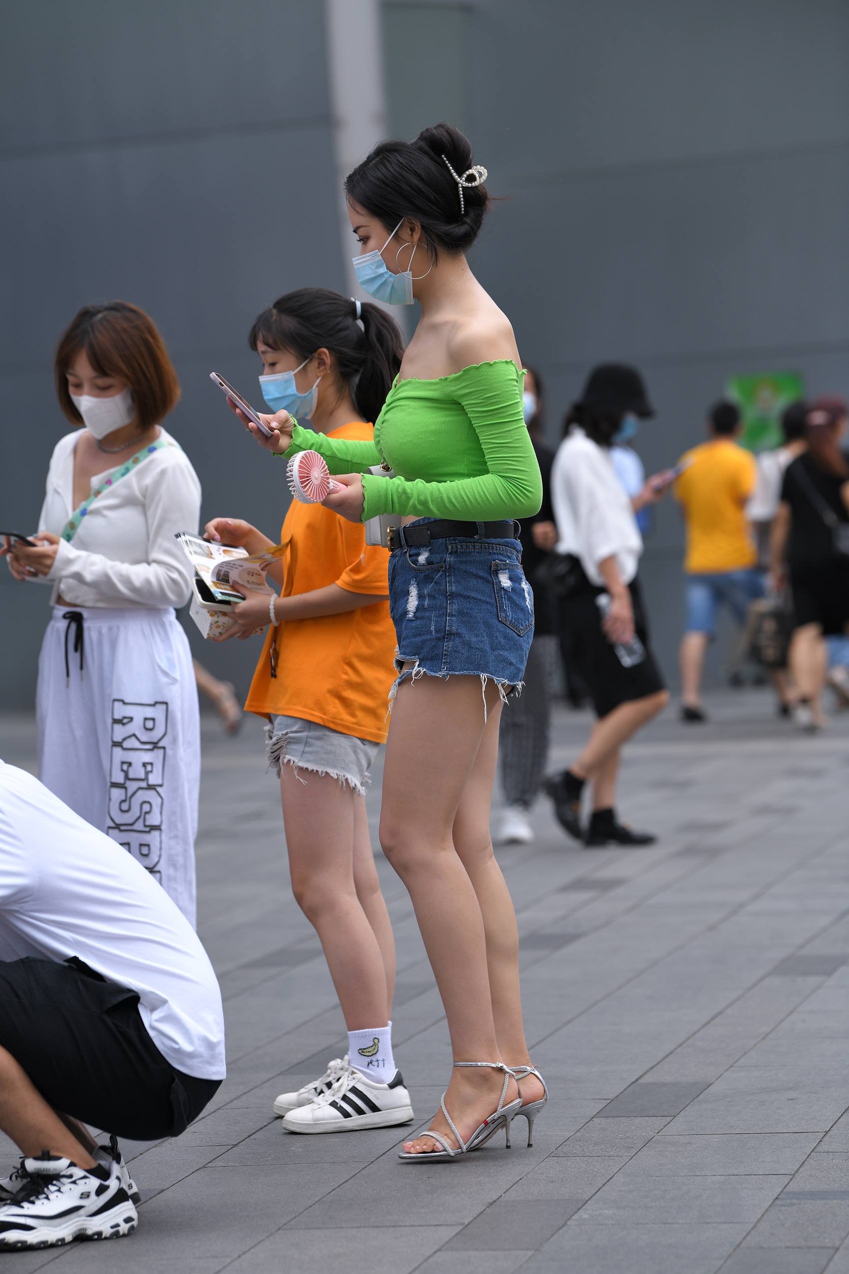 图片[5]-精选精选街拍作品 NO.1880 绿衣热裤高跟[84P]-草丛看图