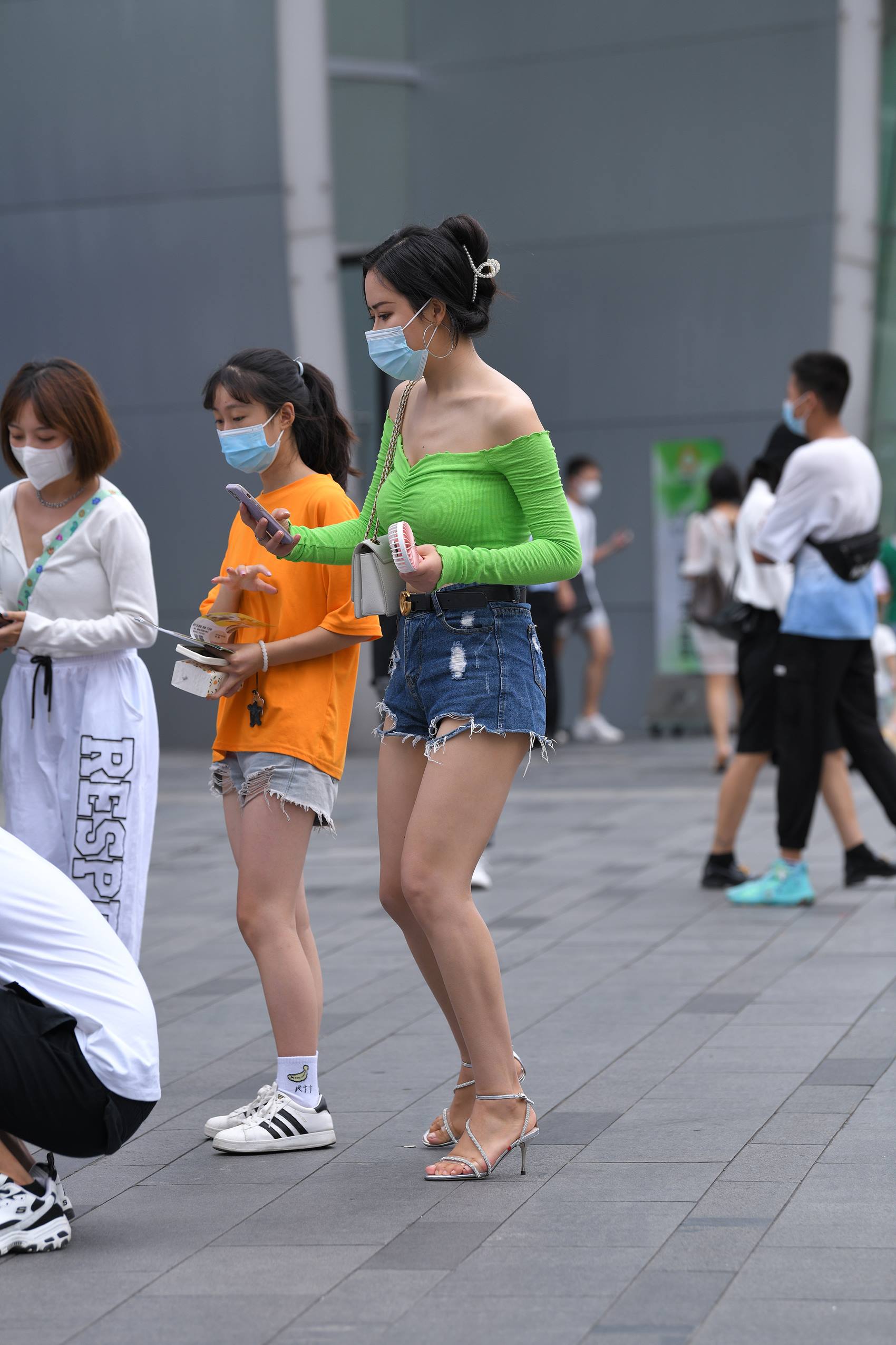 图片[7]-精选精选街拍作品 NO.1880 绿衣热裤高跟[84P]-草丛看图