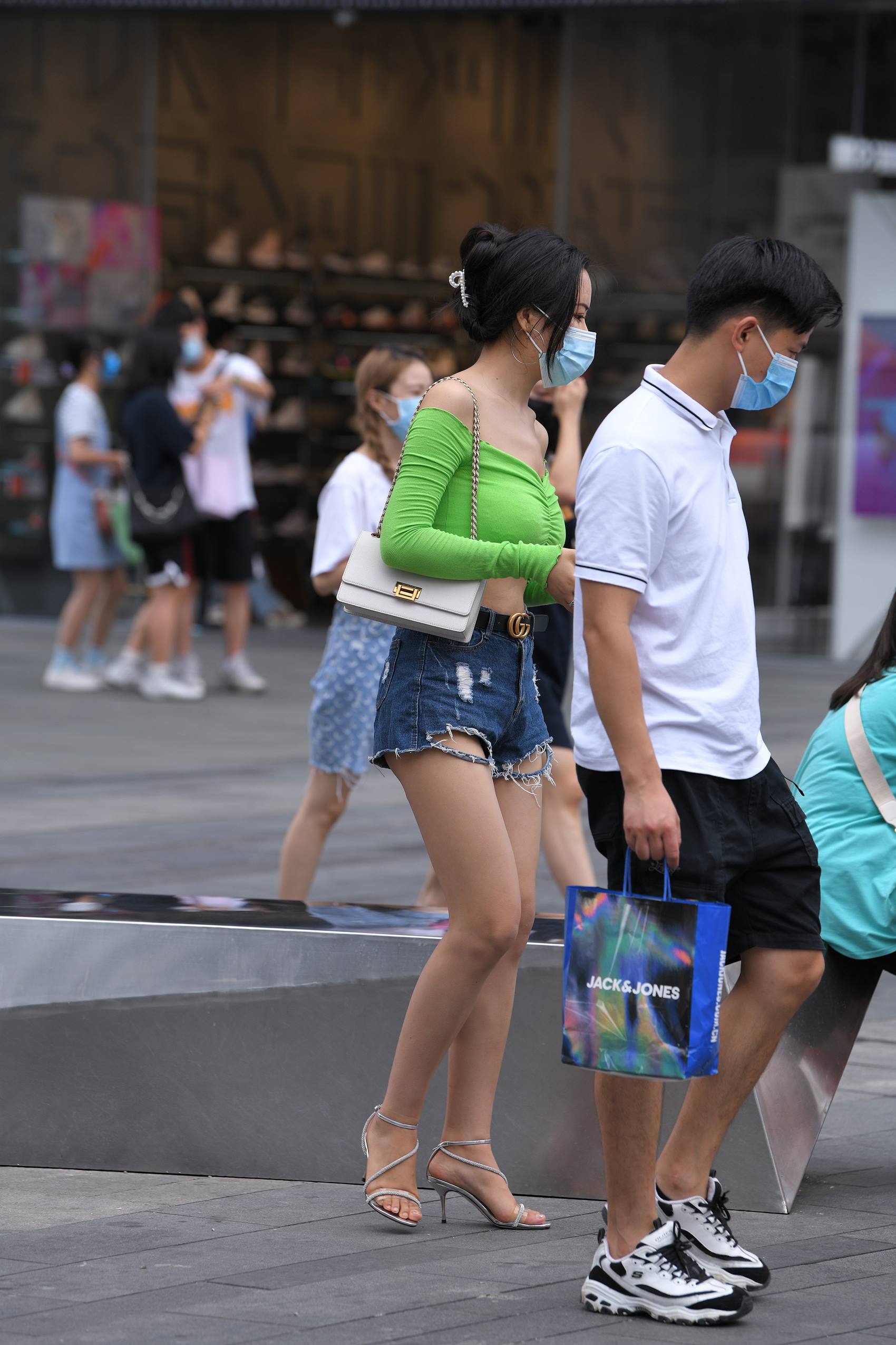 图片[1]-精选精选街拍作品 NO.1880 绿衣热裤高跟[84P]-草丛看图