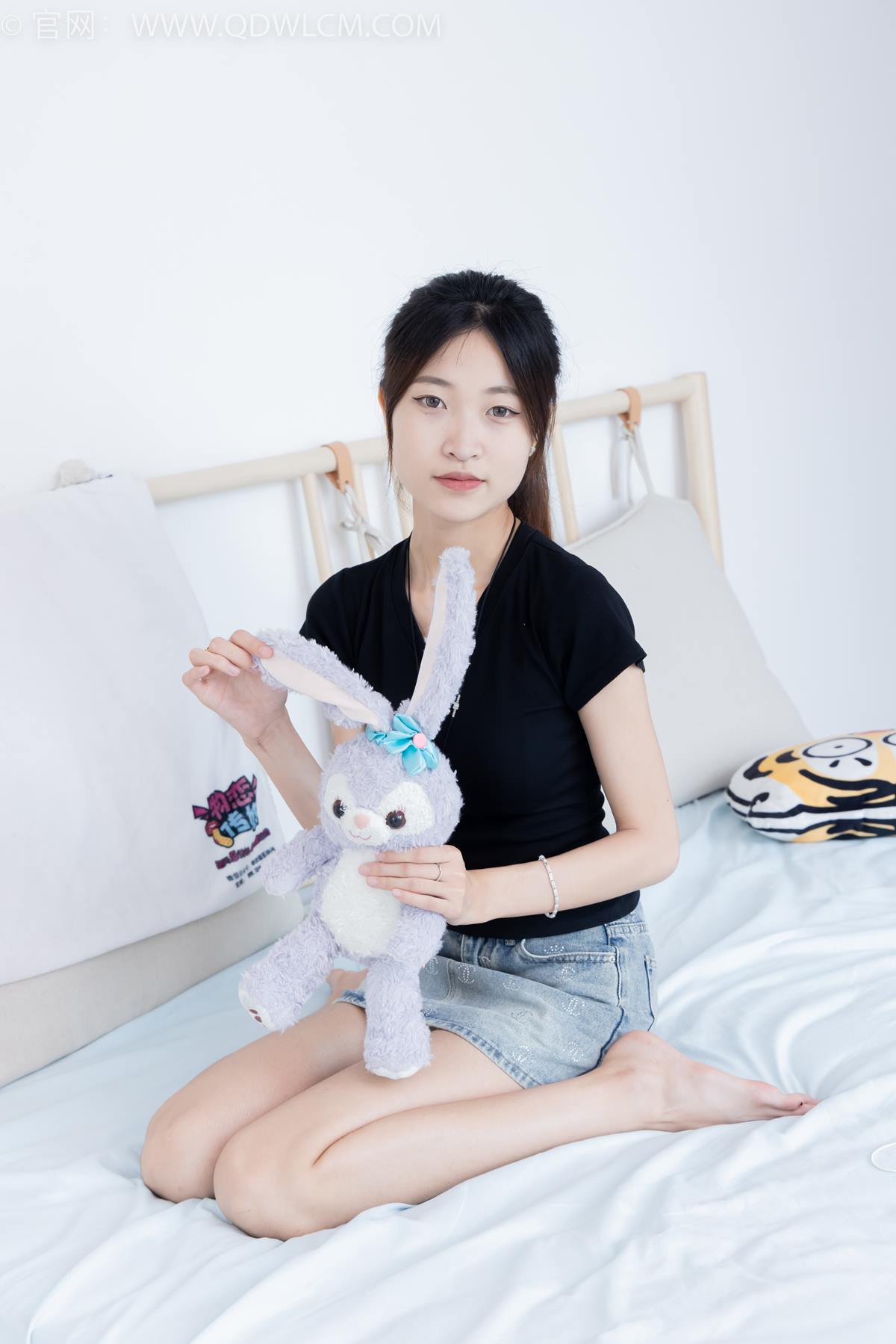 图片[2]-精选勿恋传媒 NO.2399 小夏-板鞋、白棉袜、裸足[111P]-草丛看图