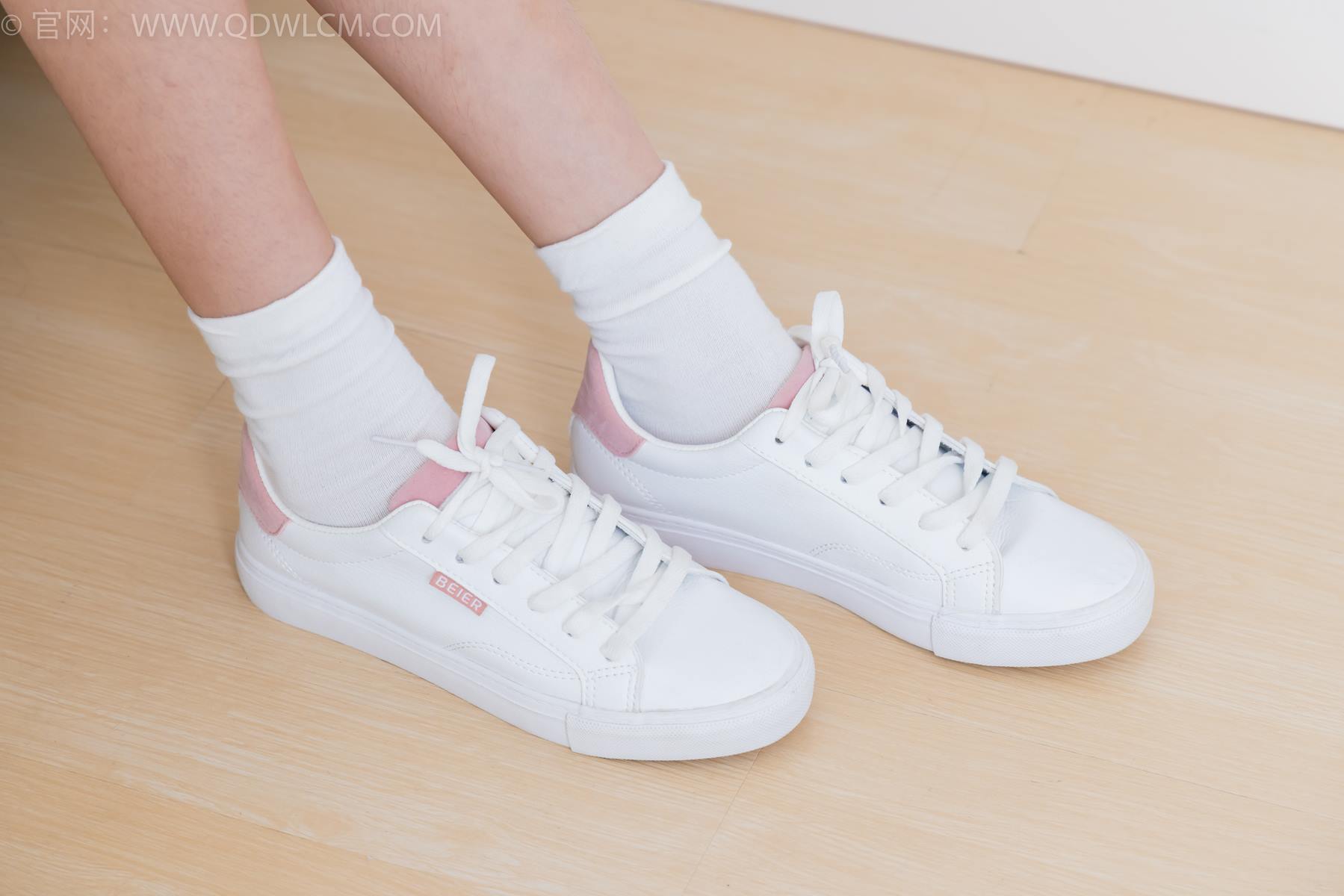 图片[7]-精选勿恋传媒 NO.2399 小夏-板鞋、白棉袜、裸足[111P]-草丛看图