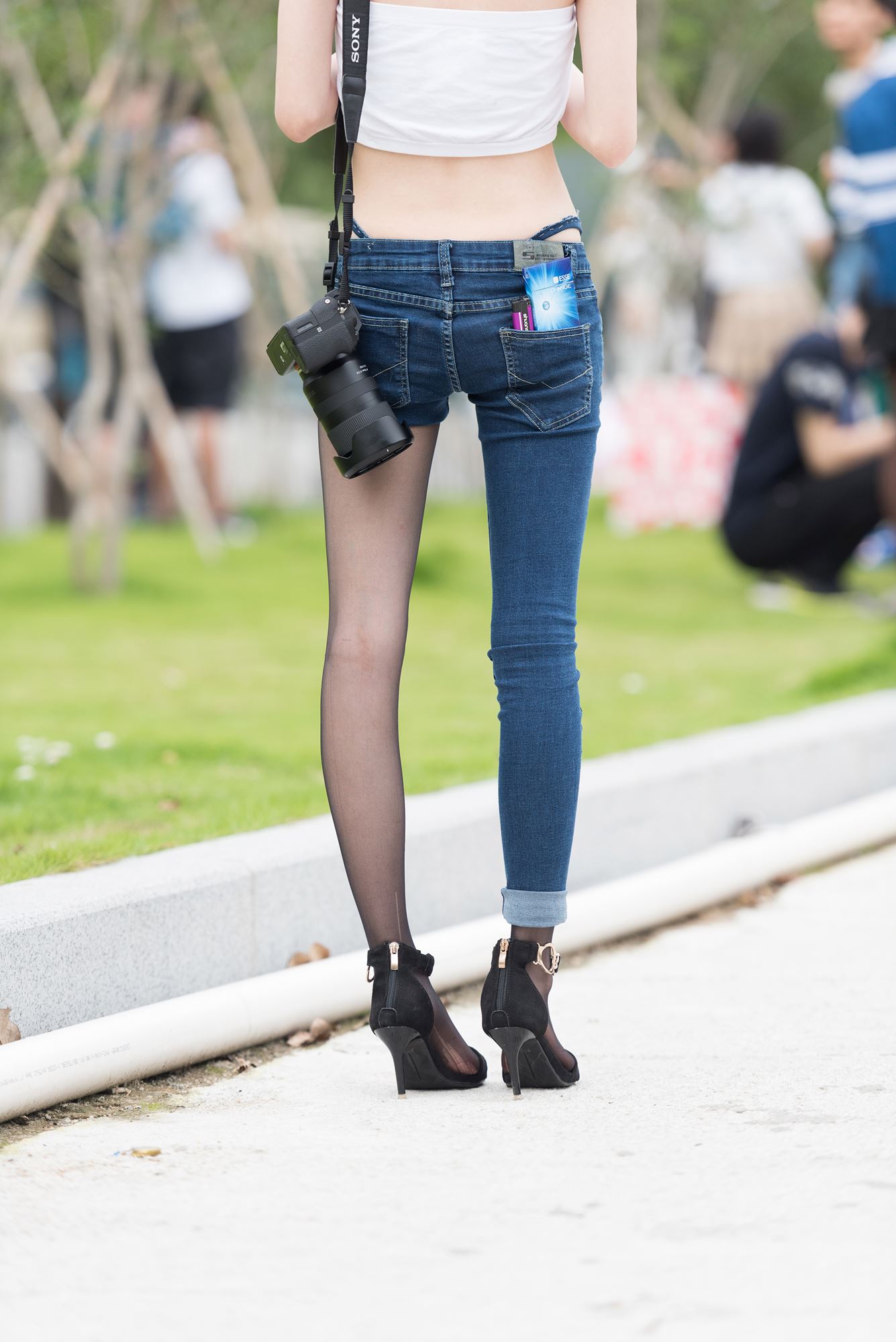 图片[4]-精选精选街拍作品 NO.1694 程生街拍作品 – 认真拍照的女摄[59P]-草丛看图