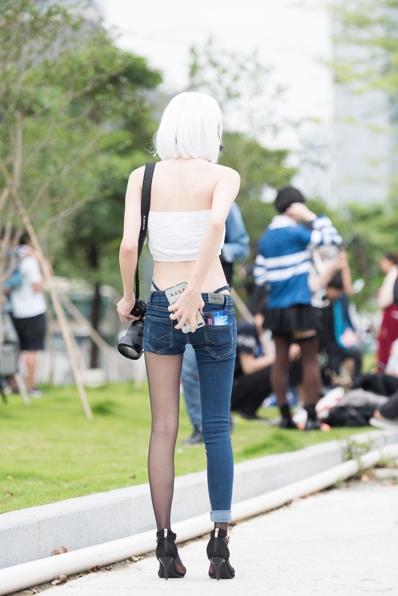 图片[7]-精选精选街拍作品 NO.1694 程生街拍作品 – 认真拍照的女摄[59P]-草丛看图