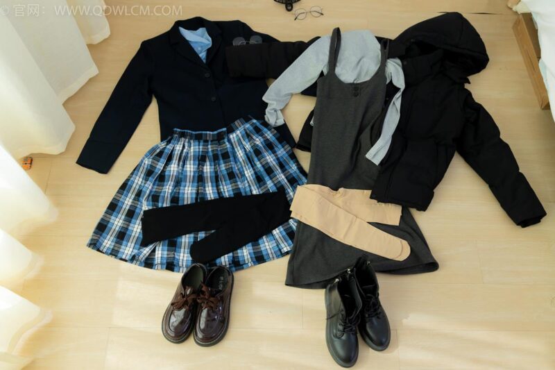 精选勿恋传媒 NO.2391 茯苓欢欢-短靴、皮鞋、厚黑丝、厚肉丝[100P]-草丛看图