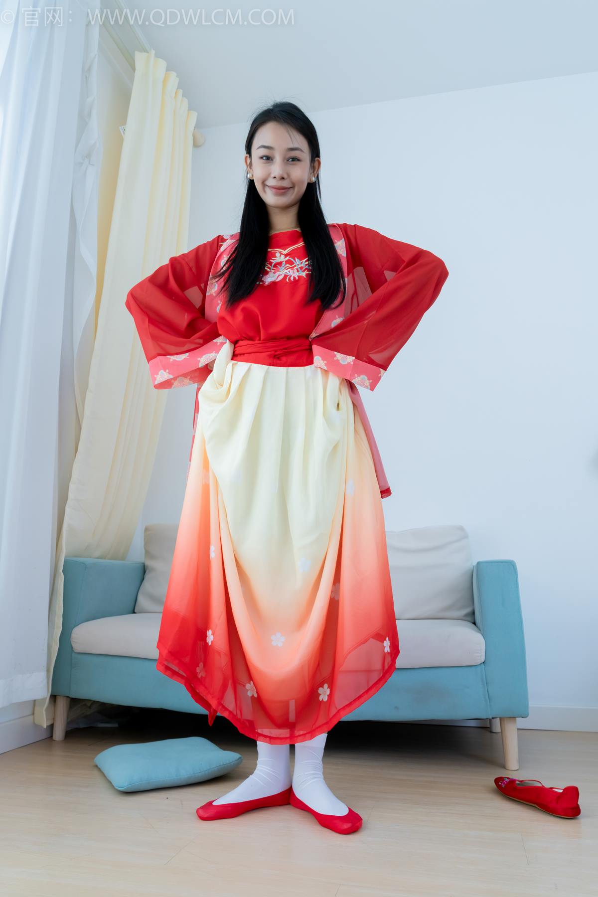 图片[2]-精选勿恋传媒 NO.2386 岚岚-布鞋、短白丝、红色船袜、汉服[137P]-草丛看图