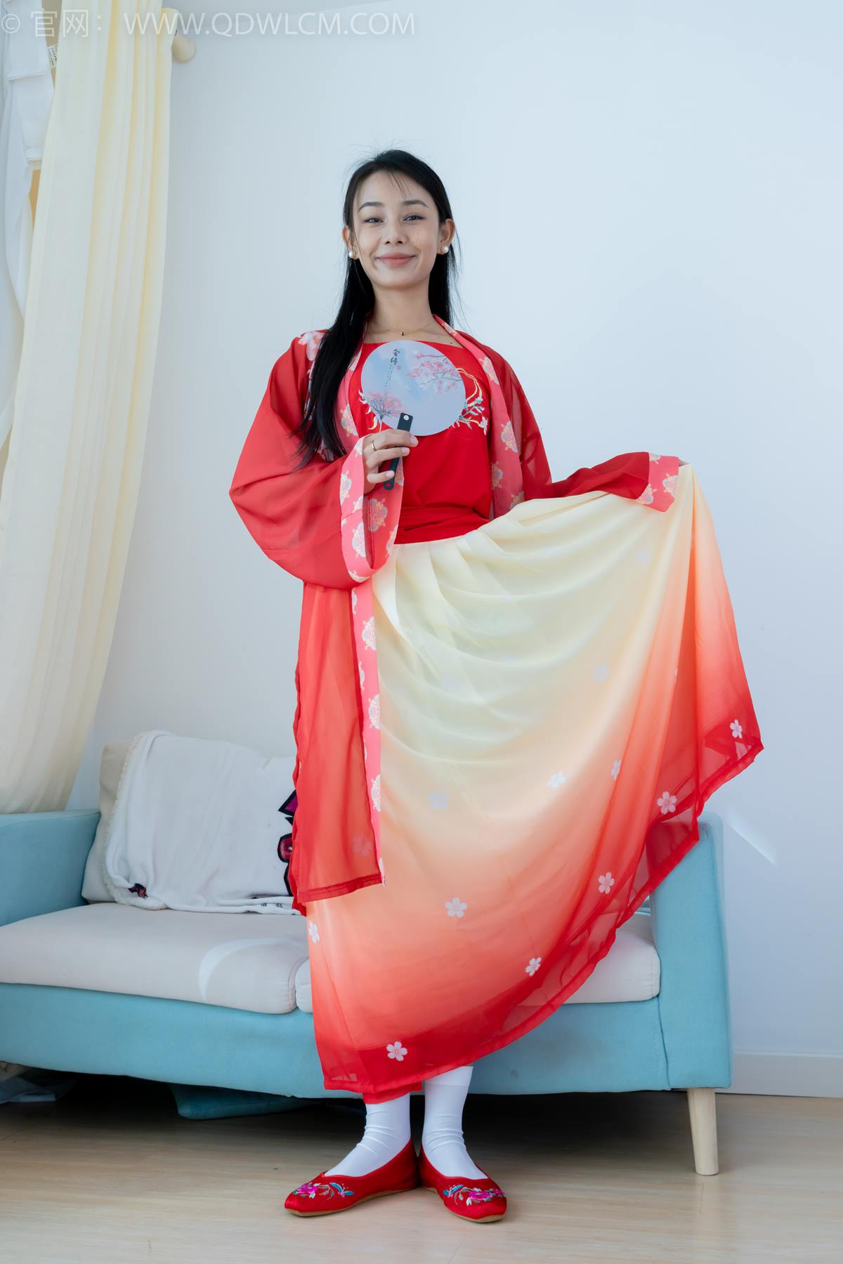 图片[4]-精选勿恋传媒 NO.2386 岚岚-布鞋、短白丝、红色船袜、汉服[137P]-草丛看图