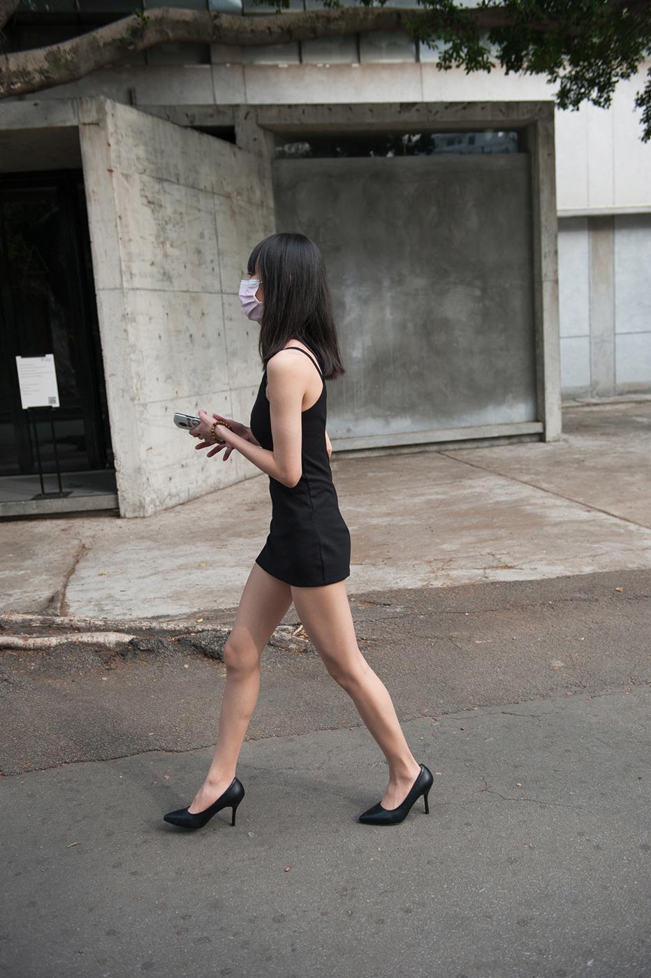 图片[2]-精选街拍作品 NO.1591 程生街拍作品 – 高跟鞋吊带裙肉丝美女[80P]-草丛看图