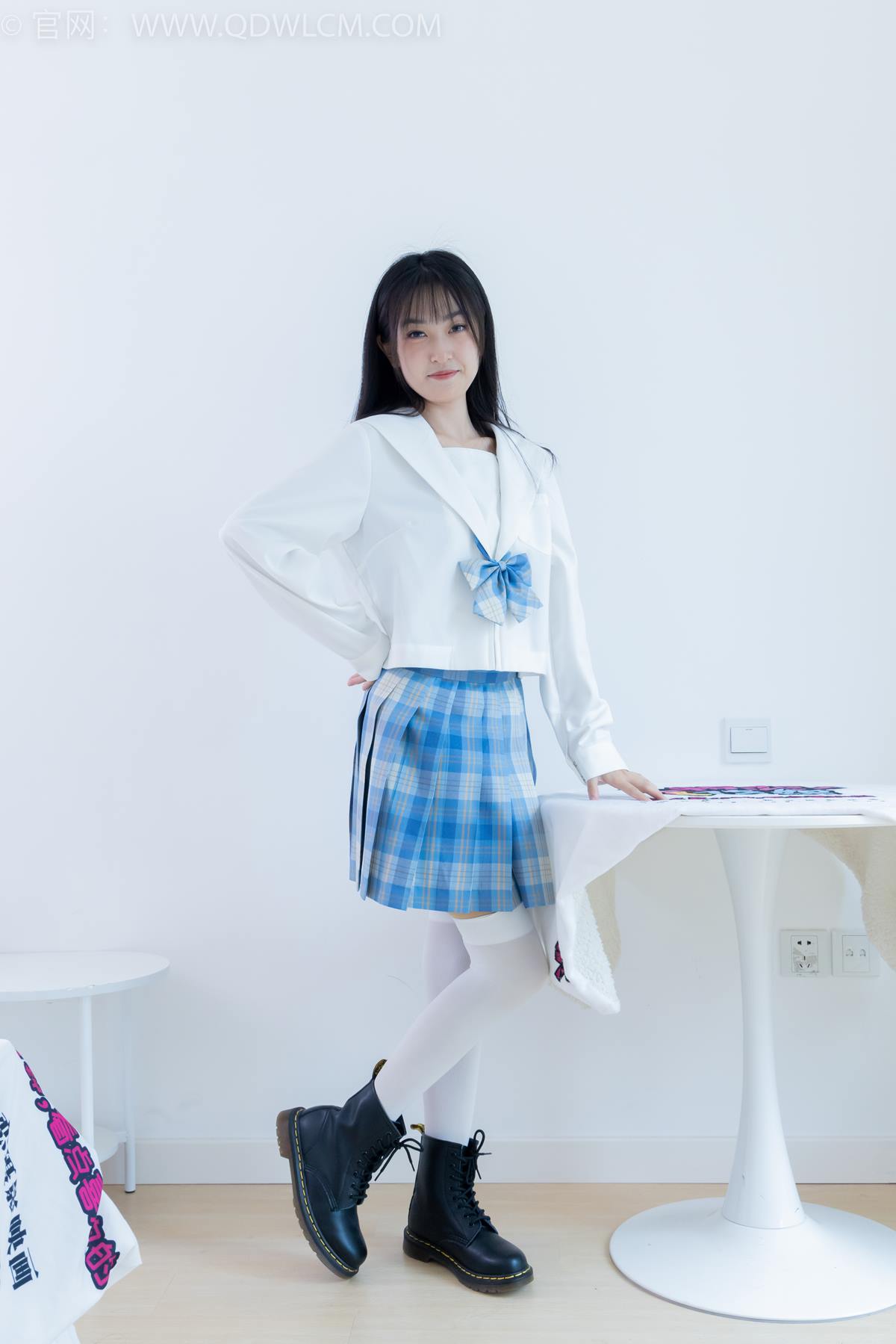 图片[3]-精选勿恋传媒 NO.2398 嘉木-帆布鞋、马丁靴、过膝白袜[114P]-草丛看图