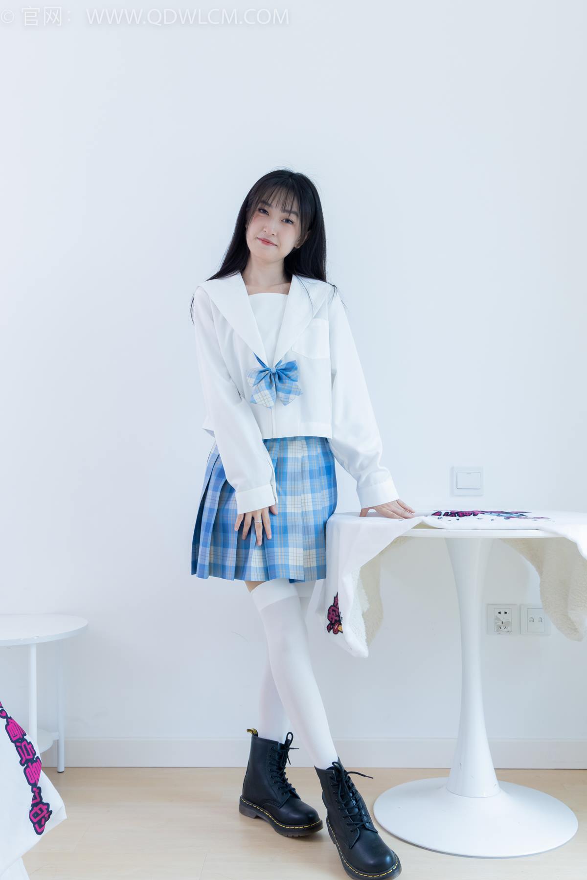 图片[4]-精选勿恋传媒 NO.2398 嘉木-帆布鞋、马丁靴、过膝白袜[114P]-草丛看图