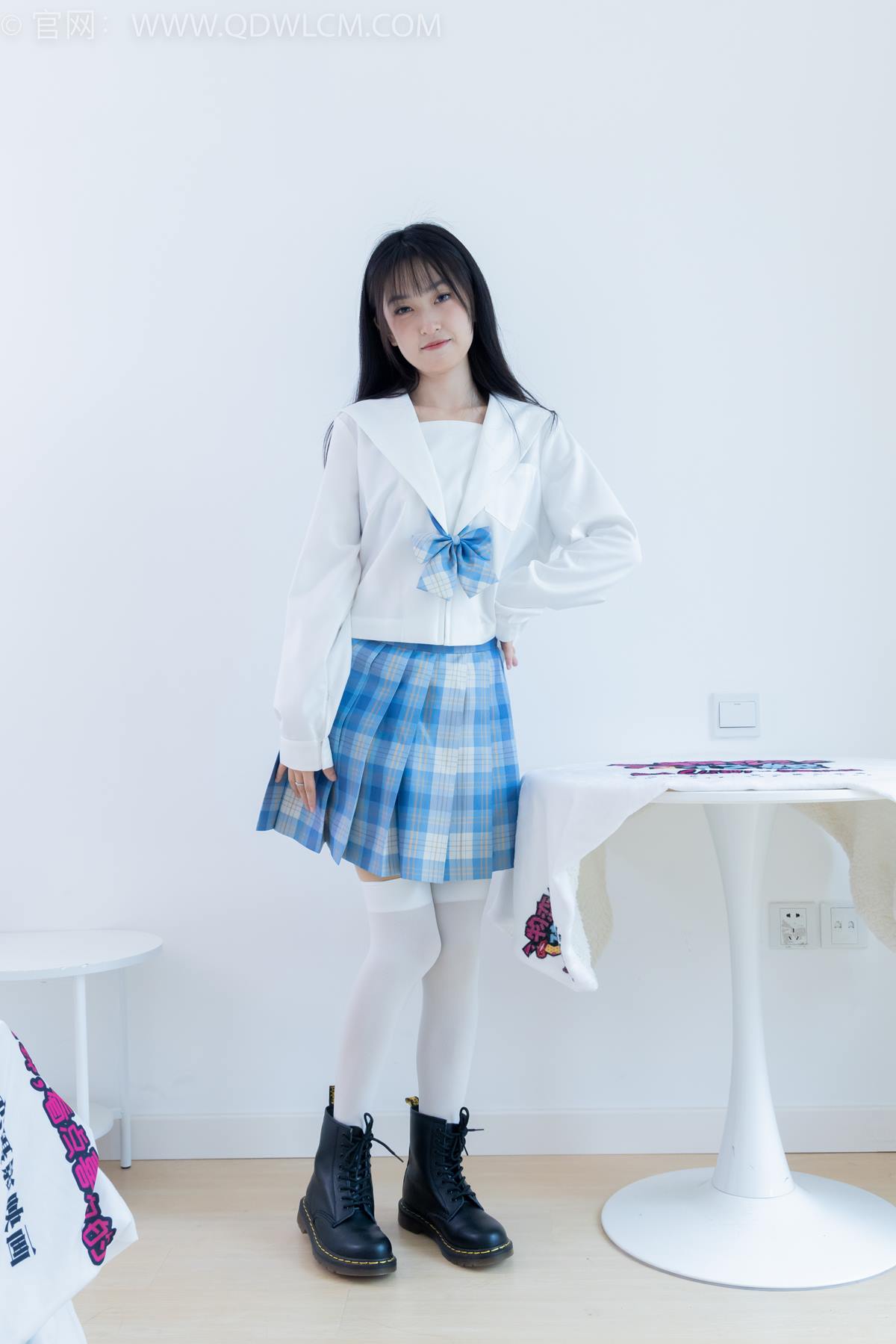 图片[5]-精选勿恋传媒 NO.2398 嘉木-帆布鞋、马丁靴、过膝白袜[114P]-草丛看图