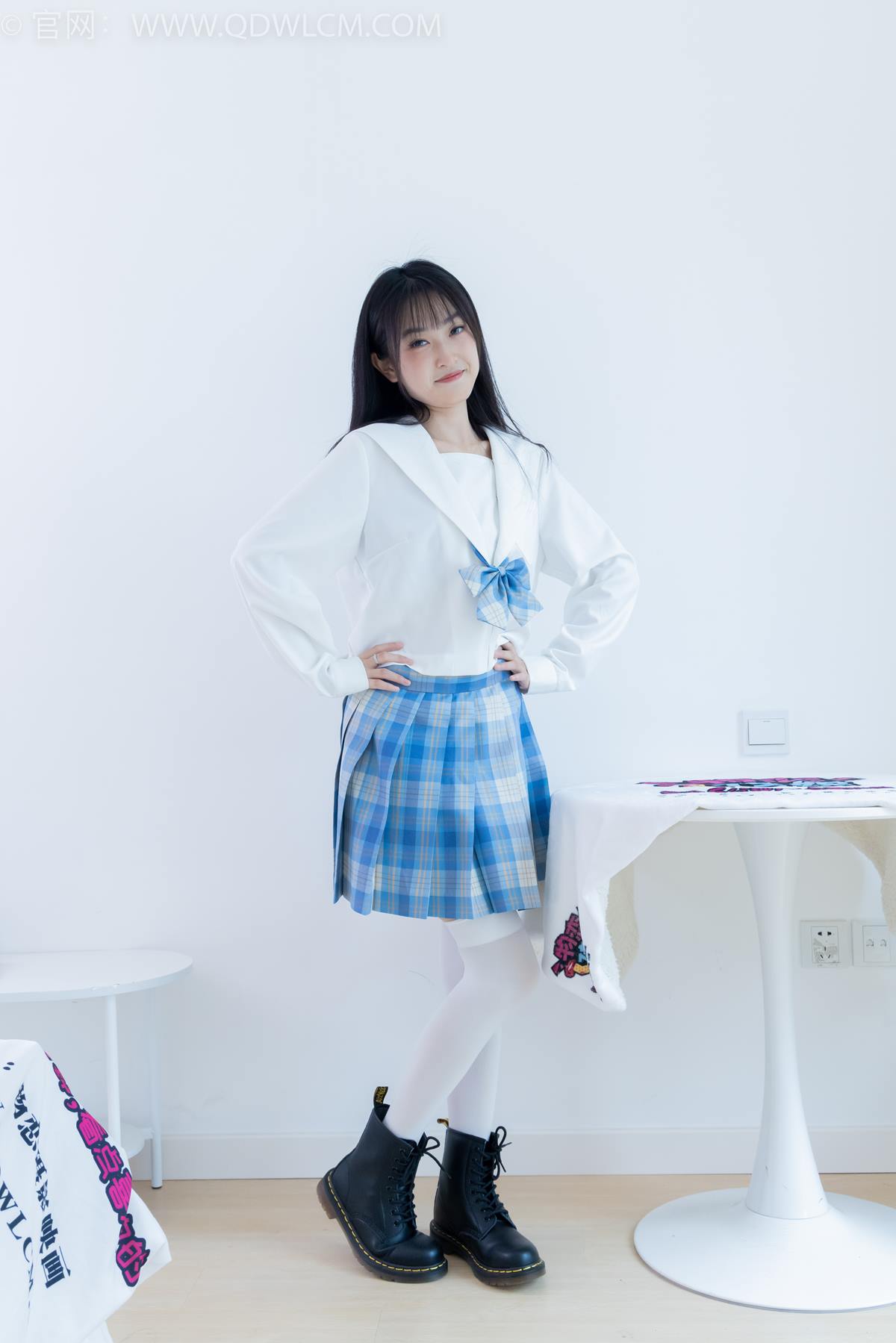 图片[6]-精选勿恋传媒 NO.2398 嘉木-帆布鞋、马丁靴、过膝白袜[114P]-草丛看图