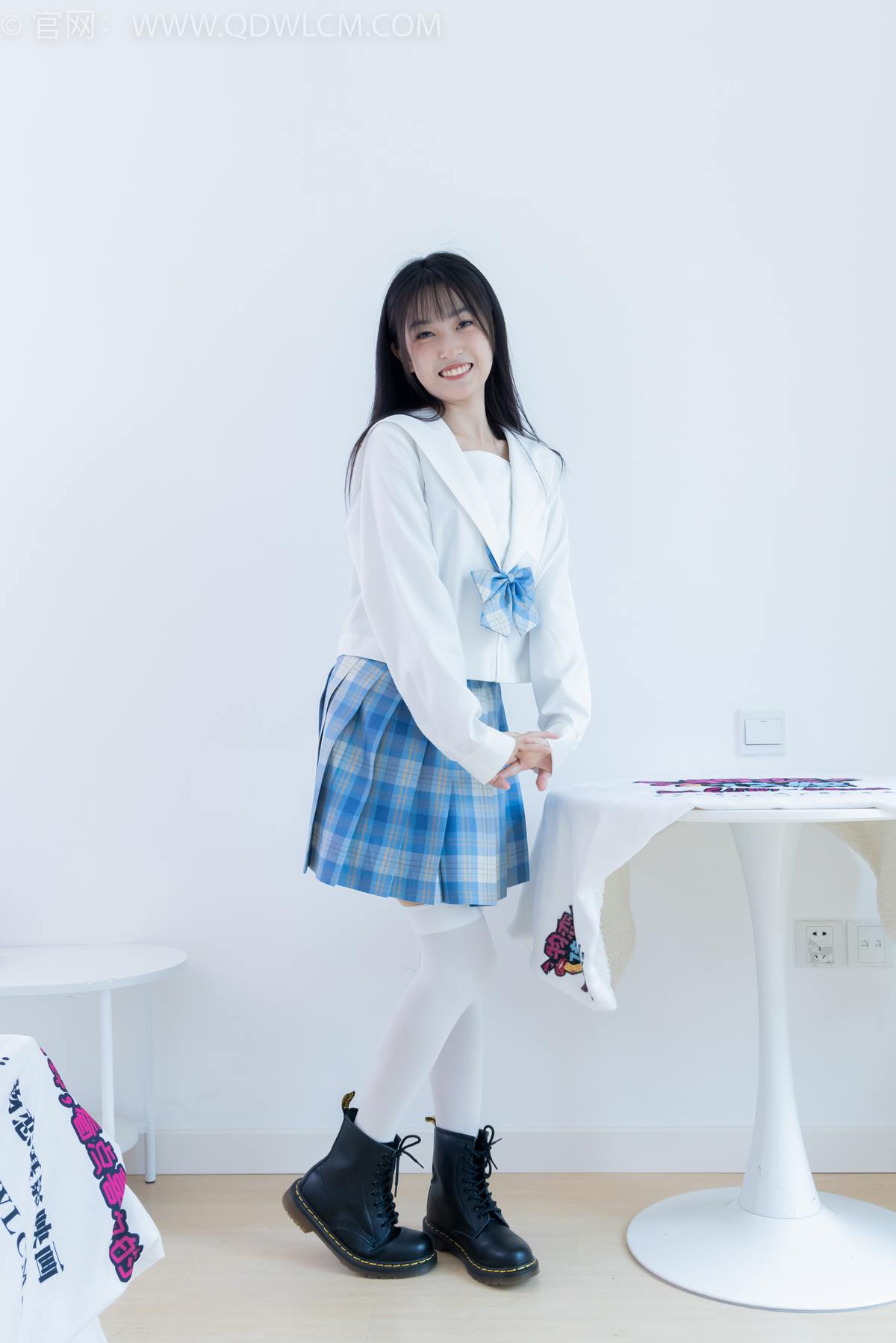 图片[7]-精选勿恋传媒 NO.2398 嘉木-帆布鞋、马丁靴、过膝白袜[114P]-草丛看图