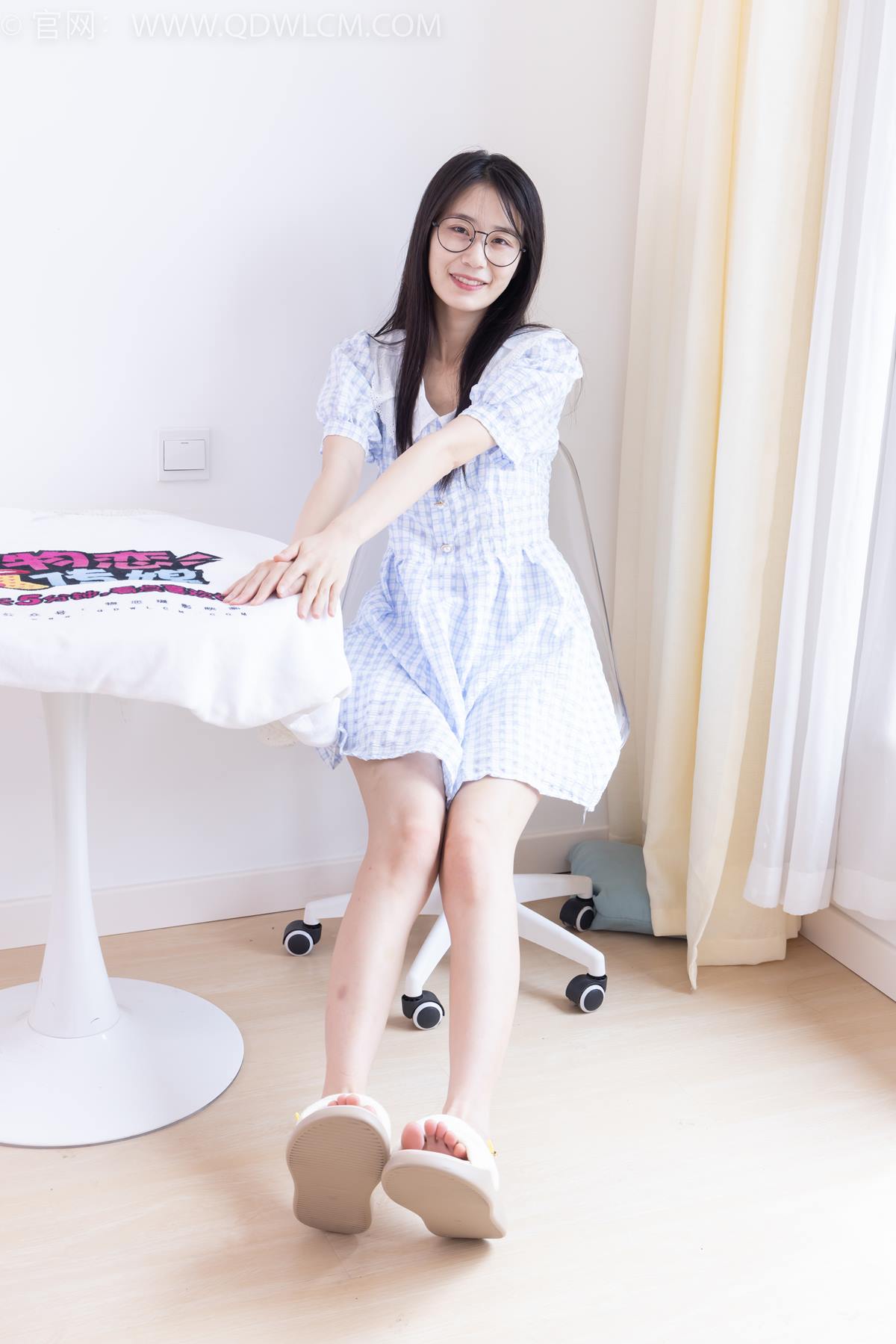 图片[2]-精选勿恋传媒 NO.2356 菜菜-平底鞋、拖鞋、短肉丝、裸足[120P]-草丛看图