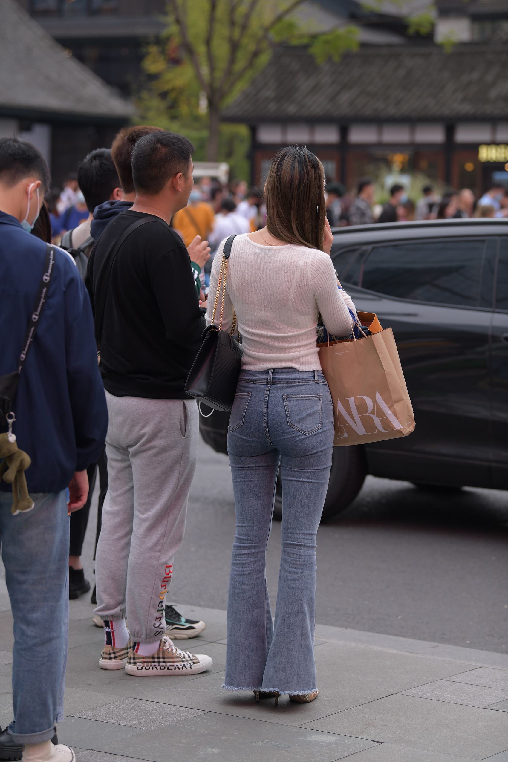 图片[4]-精选精选街拍作品 NO.1795 视觉冲击街拍作品 – 长腿紧牛小解解，身材真棒[88P]-草丛看图