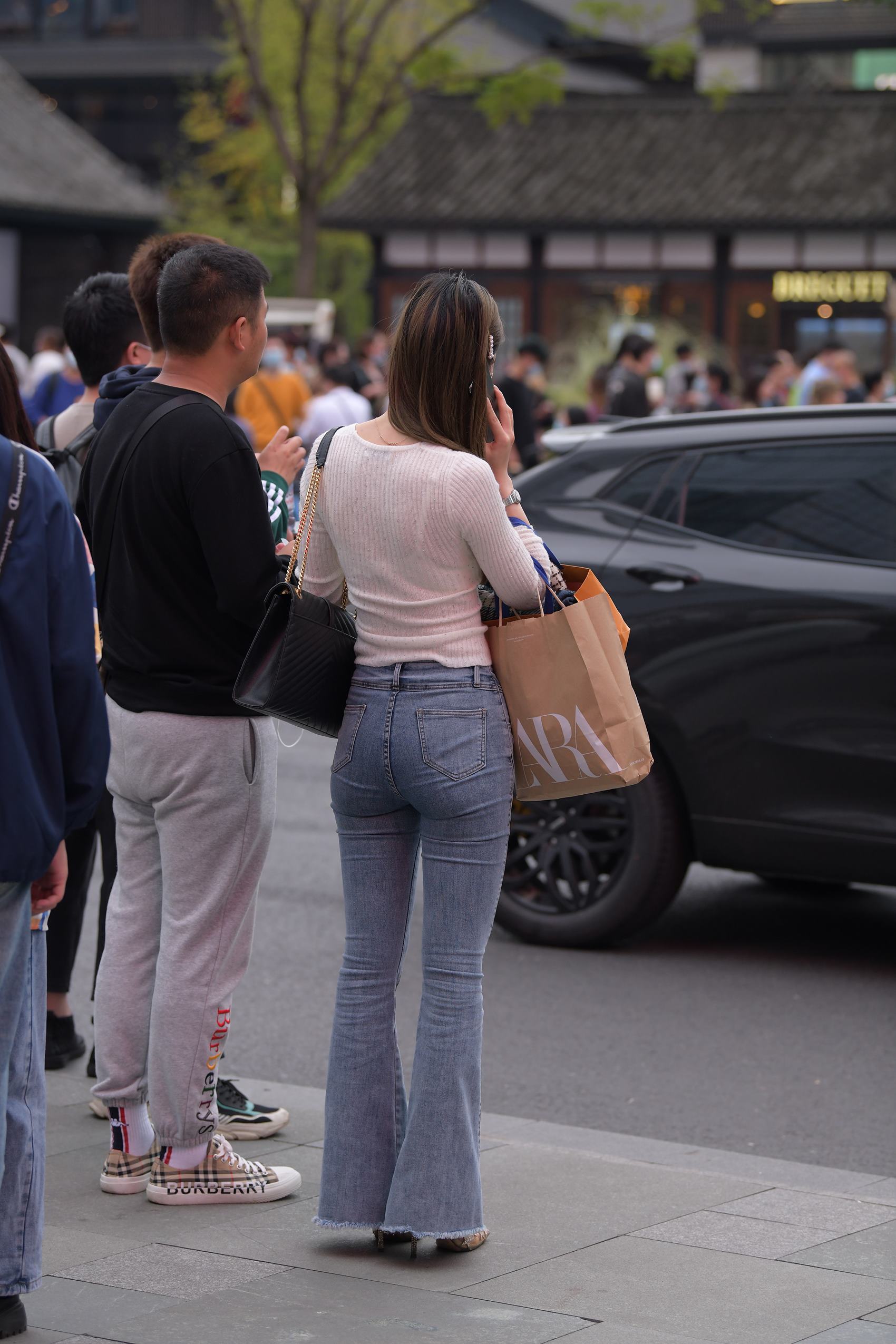 图片[7]-精选精选街拍作品 NO.1795 视觉冲击街拍作品 – 长腿紧牛小解解，身材真棒[88P]-草丛看图