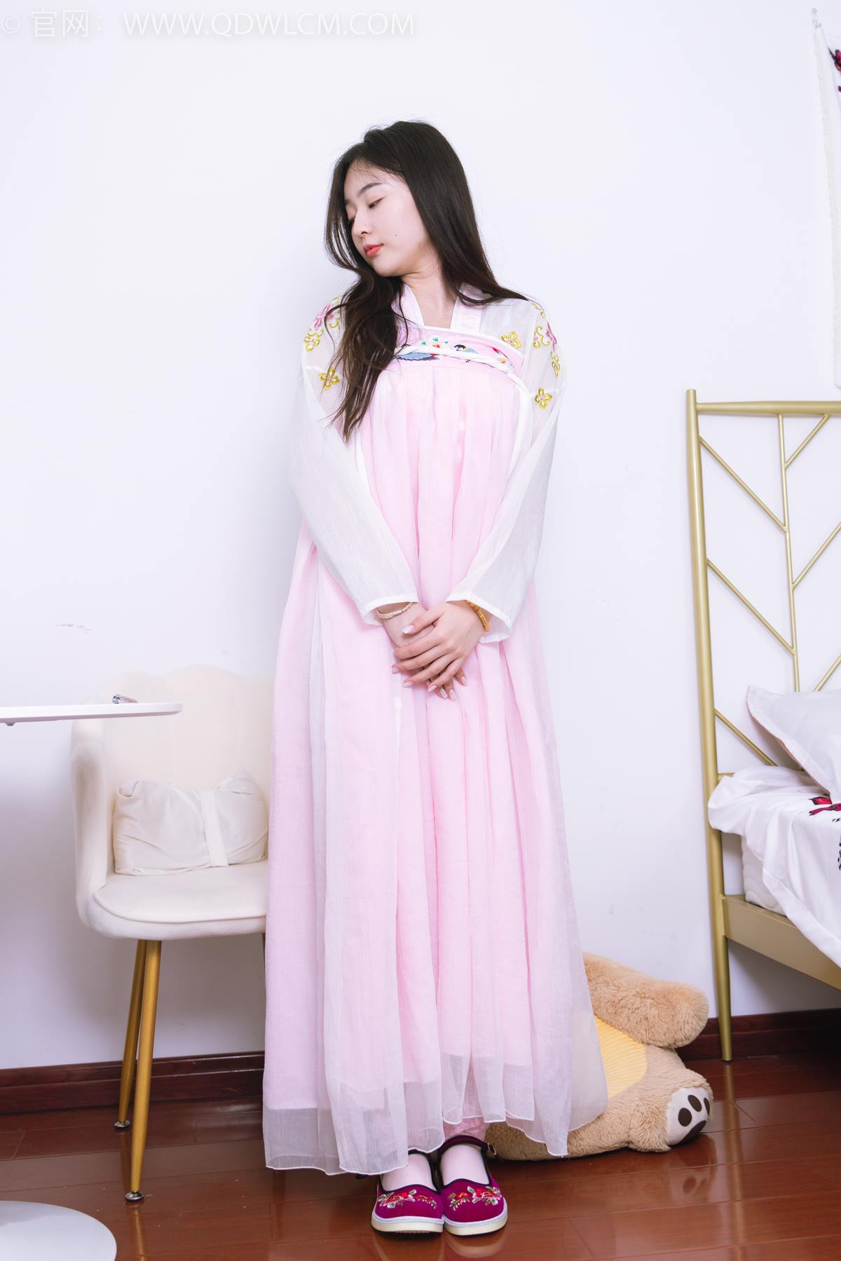 图片[2]-精选勿恋传媒 NO.2397 美兔-汉服、布鞋、粉色棉袜[86P]-草丛看图