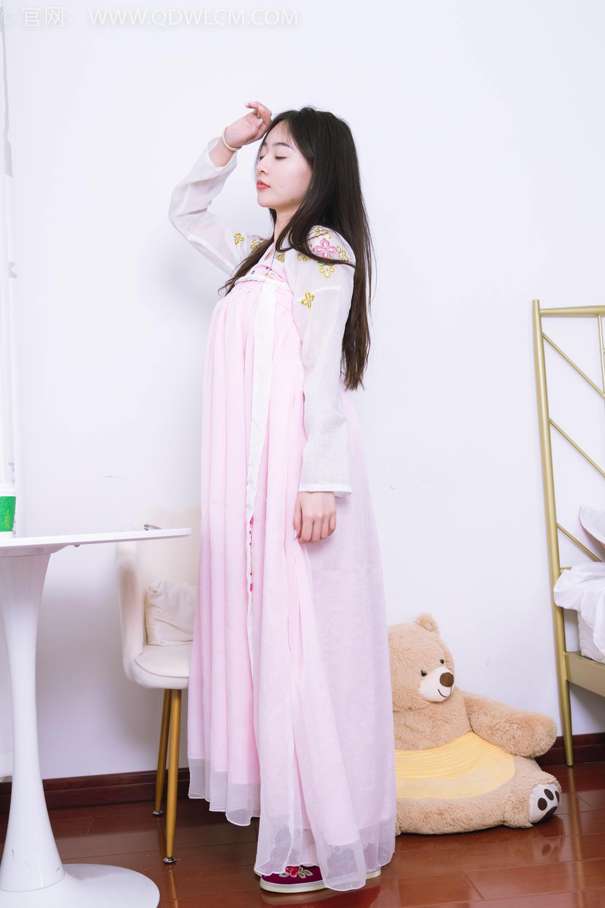 图片[4]-精选勿恋传媒 NO.2397 美兔-汉服、布鞋、粉色棉袜[86P]-草丛看图