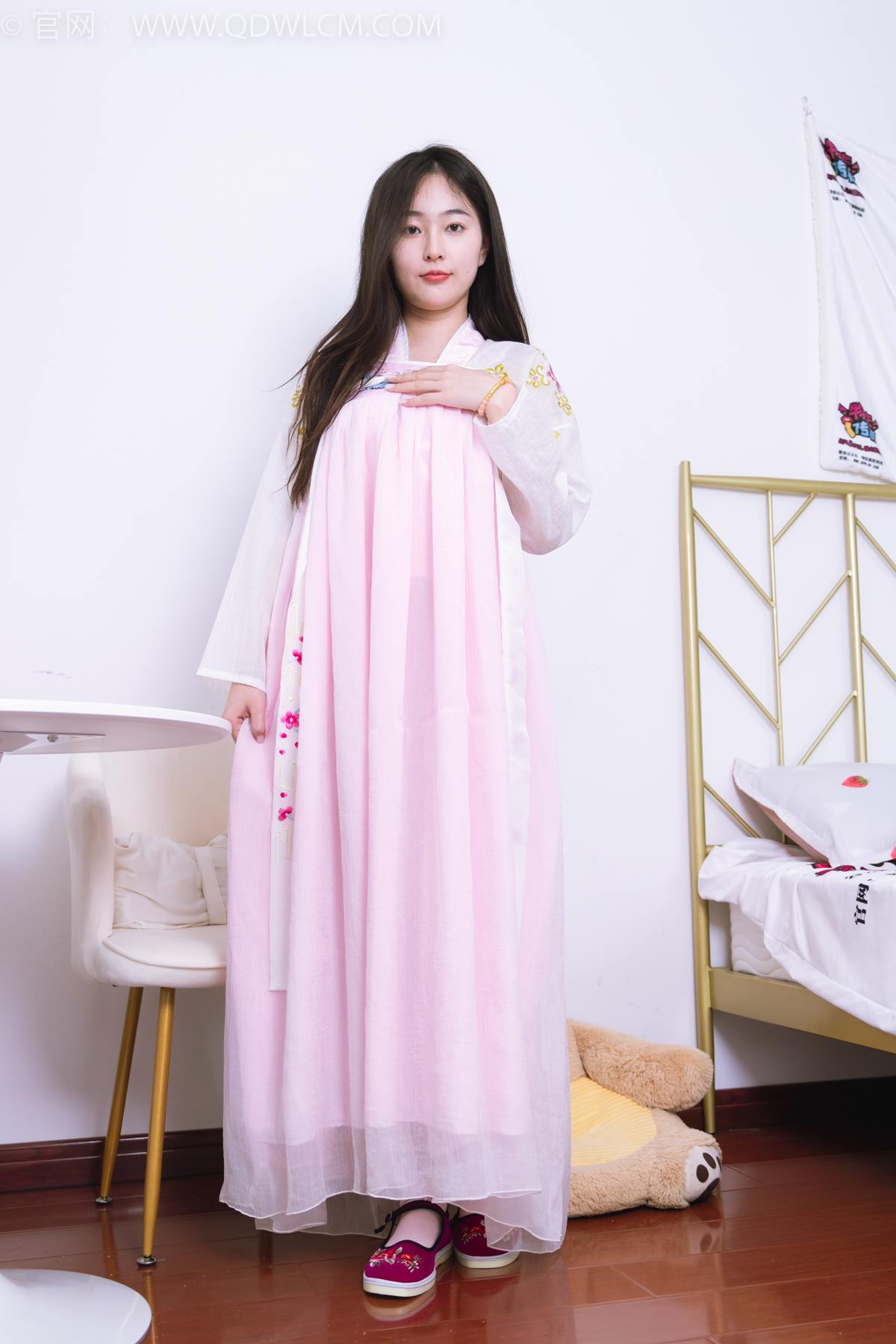 图片[1]-精选勿恋传媒 NO.2397 美兔-汉服、布鞋、粉色棉袜[86P]-草丛看图