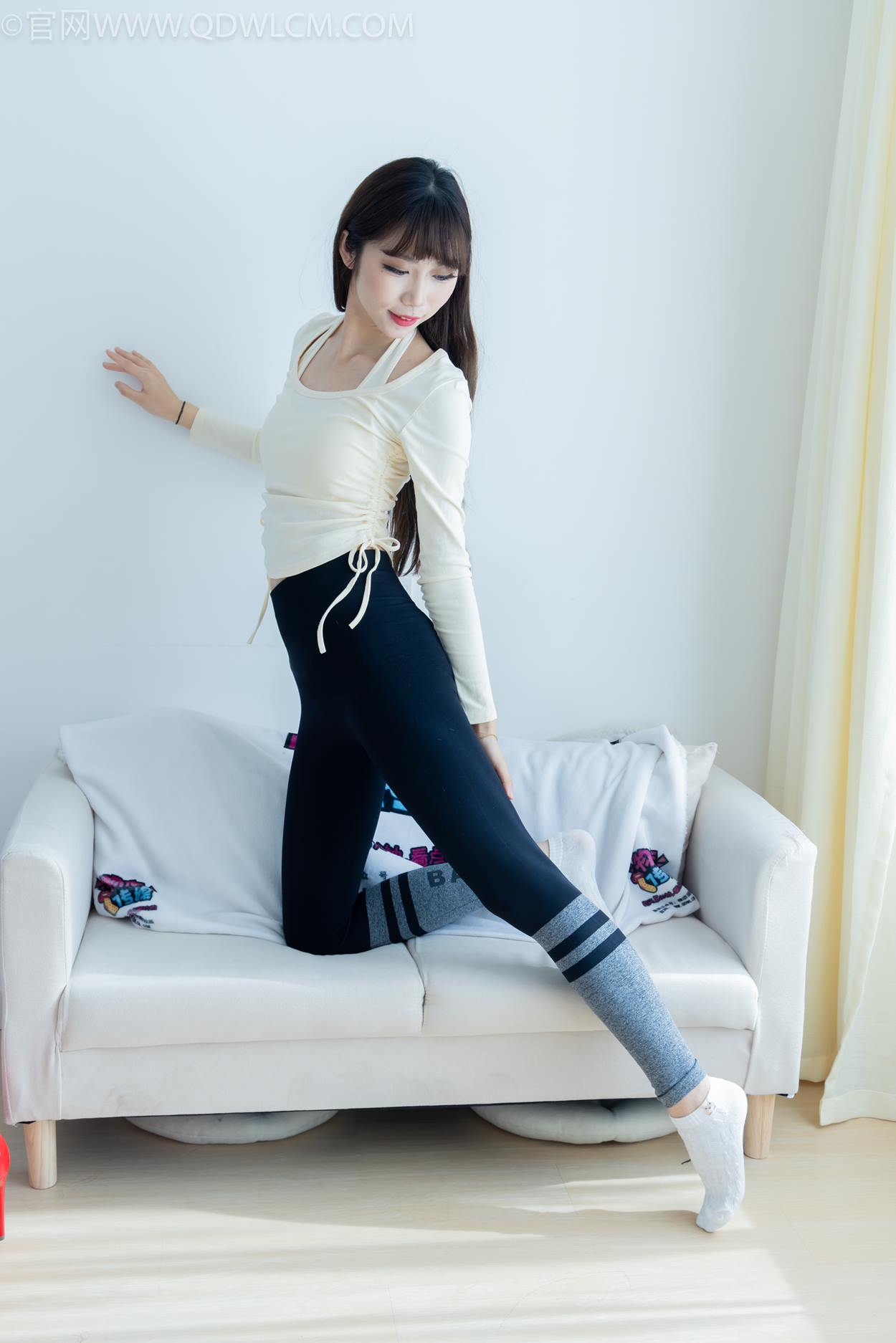 图片[2]-精选勿恋传媒 NO.2326 泡泡-高跟长靴、白棉袜、裸足[128P]-草丛看图