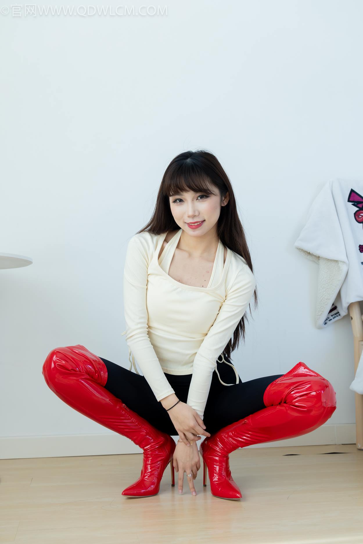 图片[3]-精选勿恋传媒 NO.2326 泡泡-高跟长靴、白棉袜、裸足[128P]-草丛看图