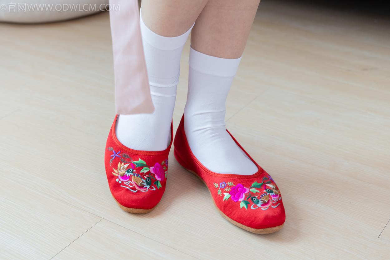 图片[8]-精选勿恋传媒 NO.2328 绒绒-汉服、布鞋、白棉袜、红色船袜[146P]-草丛看图