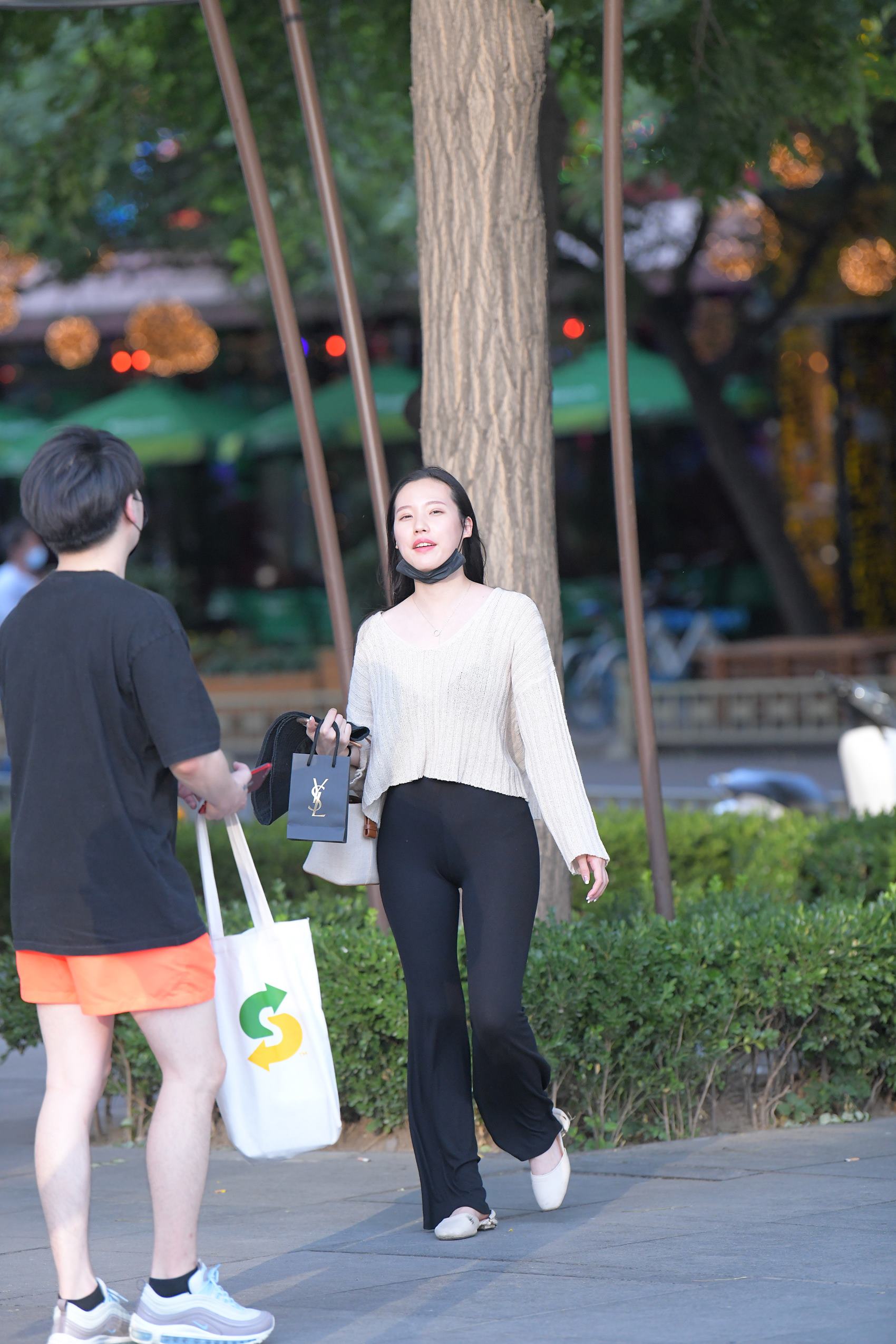 图片[1]-精选精选街拍作品 NO.1793 红石街拍作品 – 一只白狐[88P]-草丛看图