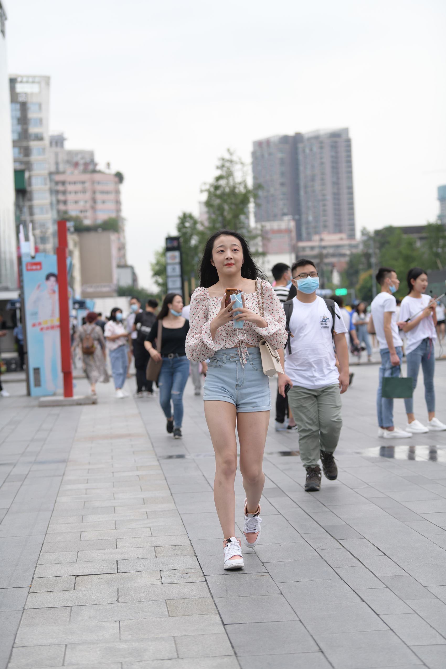 图片[2]-精选精选街拍作品 NO.1800 视觉冲击街拍作品 – 迷你热裤女友[88P]-草丛看图