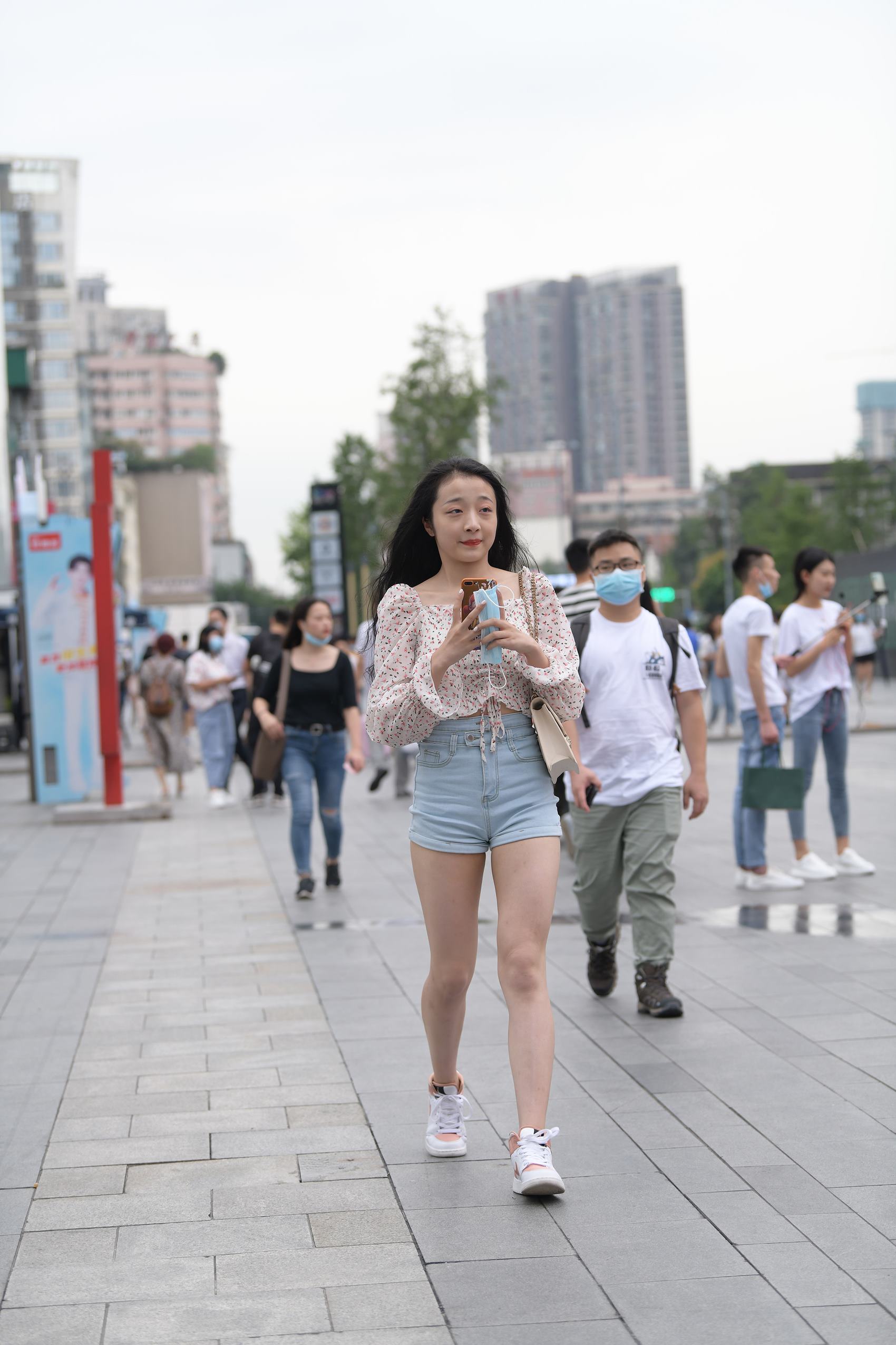 图片[3]-精选精选街拍作品 NO.1800 视觉冲击街拍作品 – 迷你热裤女友[88P]-草丛看图