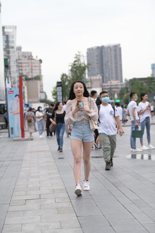 精选精选街拍作品 NO.1800 视觉冲击街拍作品 – 迷你热裤女友[88P]-草丛看图